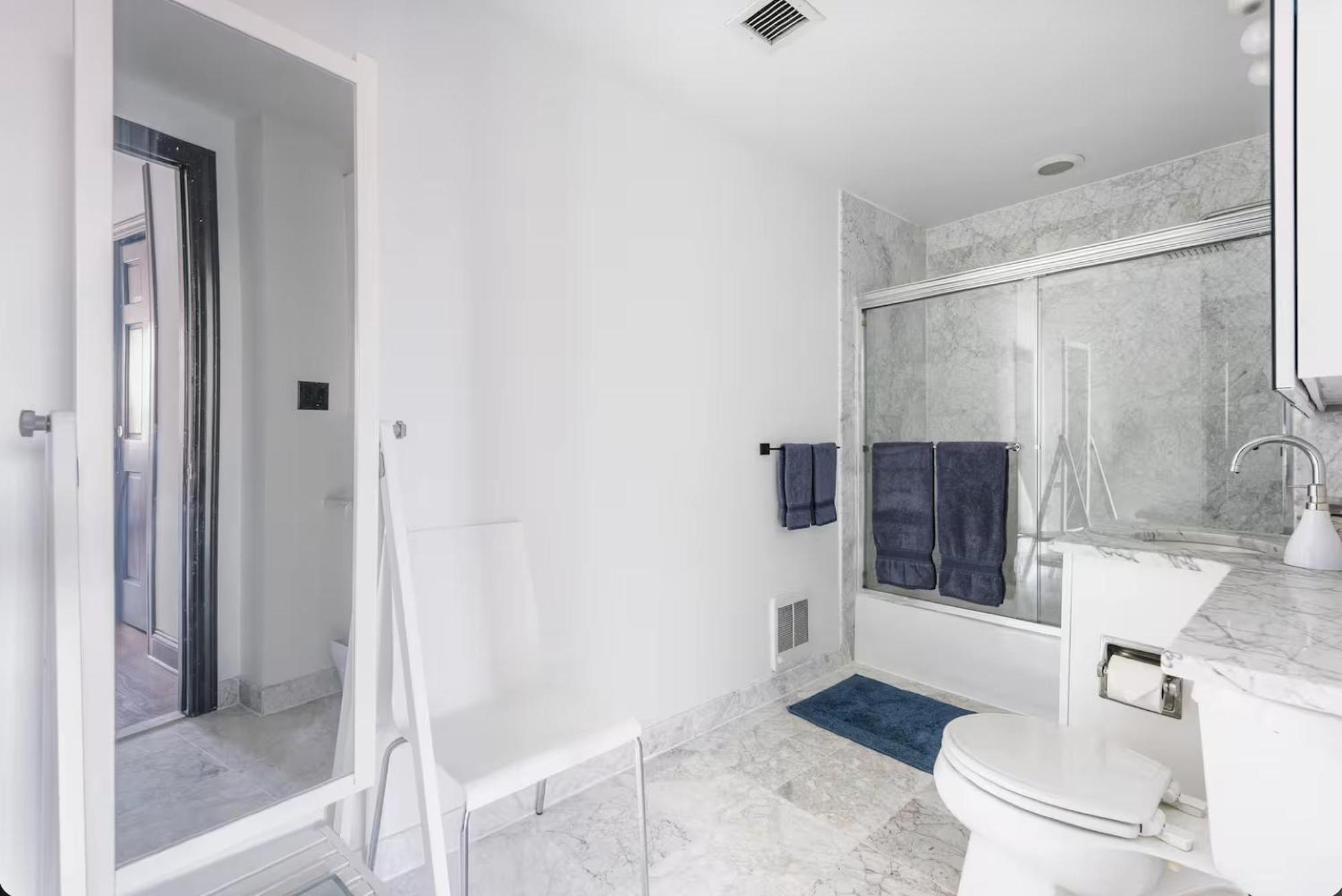 Doorman! High Floor! Views! Elevator! Free Gym! Apartment