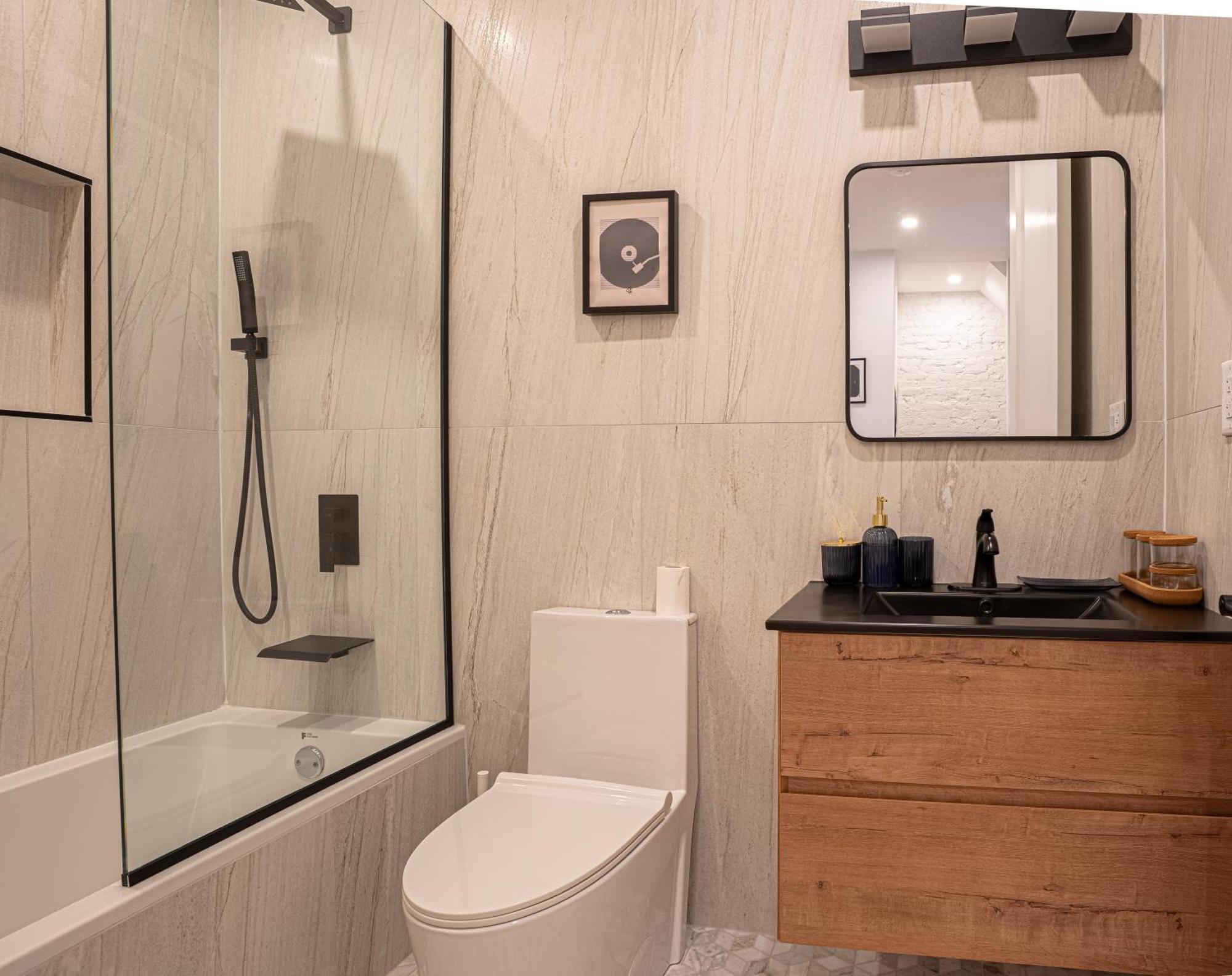 Stylish 2bd Brooklyn Retreat With Backyard & Basement New York