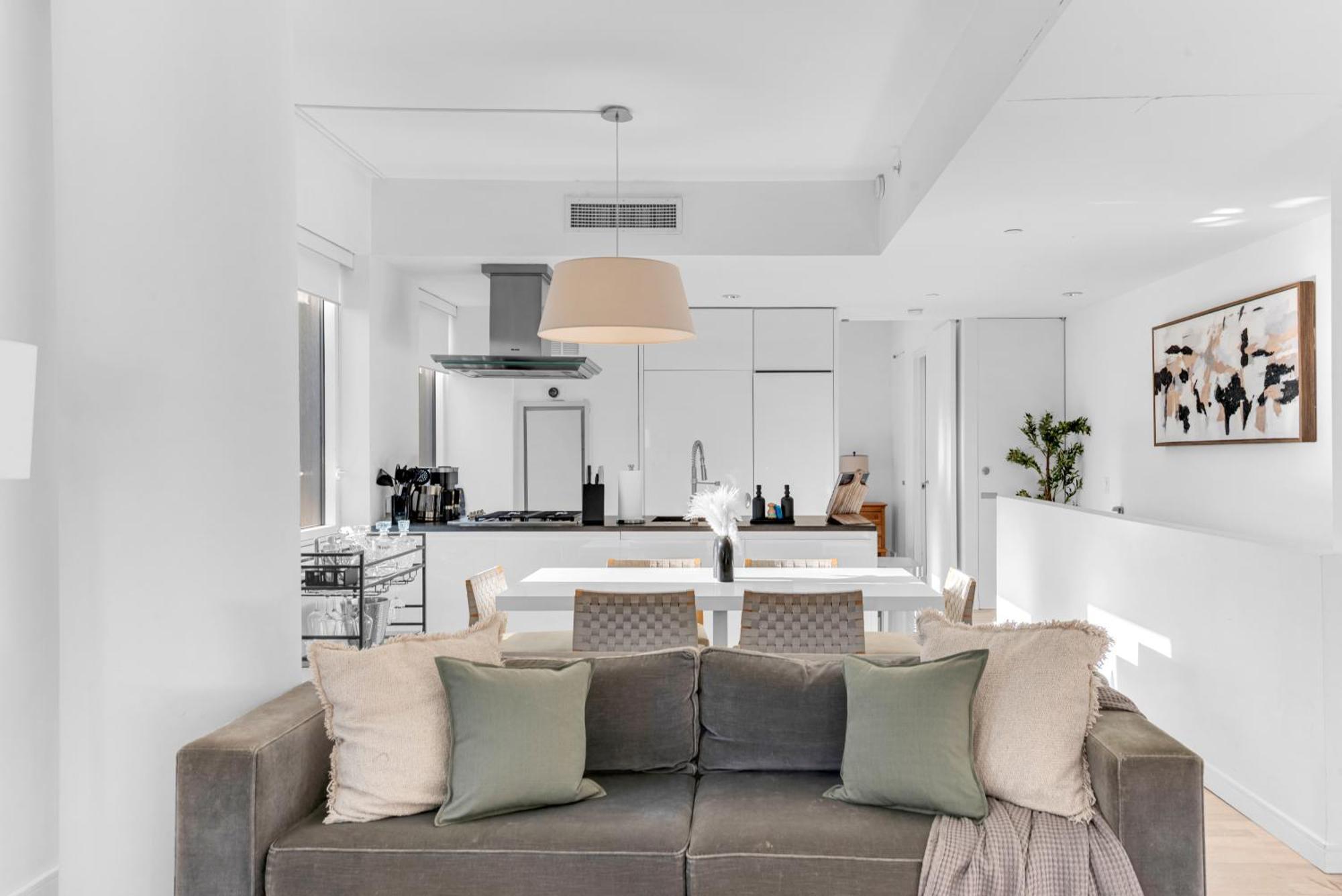 Apartment Lavish Two-story Retreat In The Heart Of Manhattan