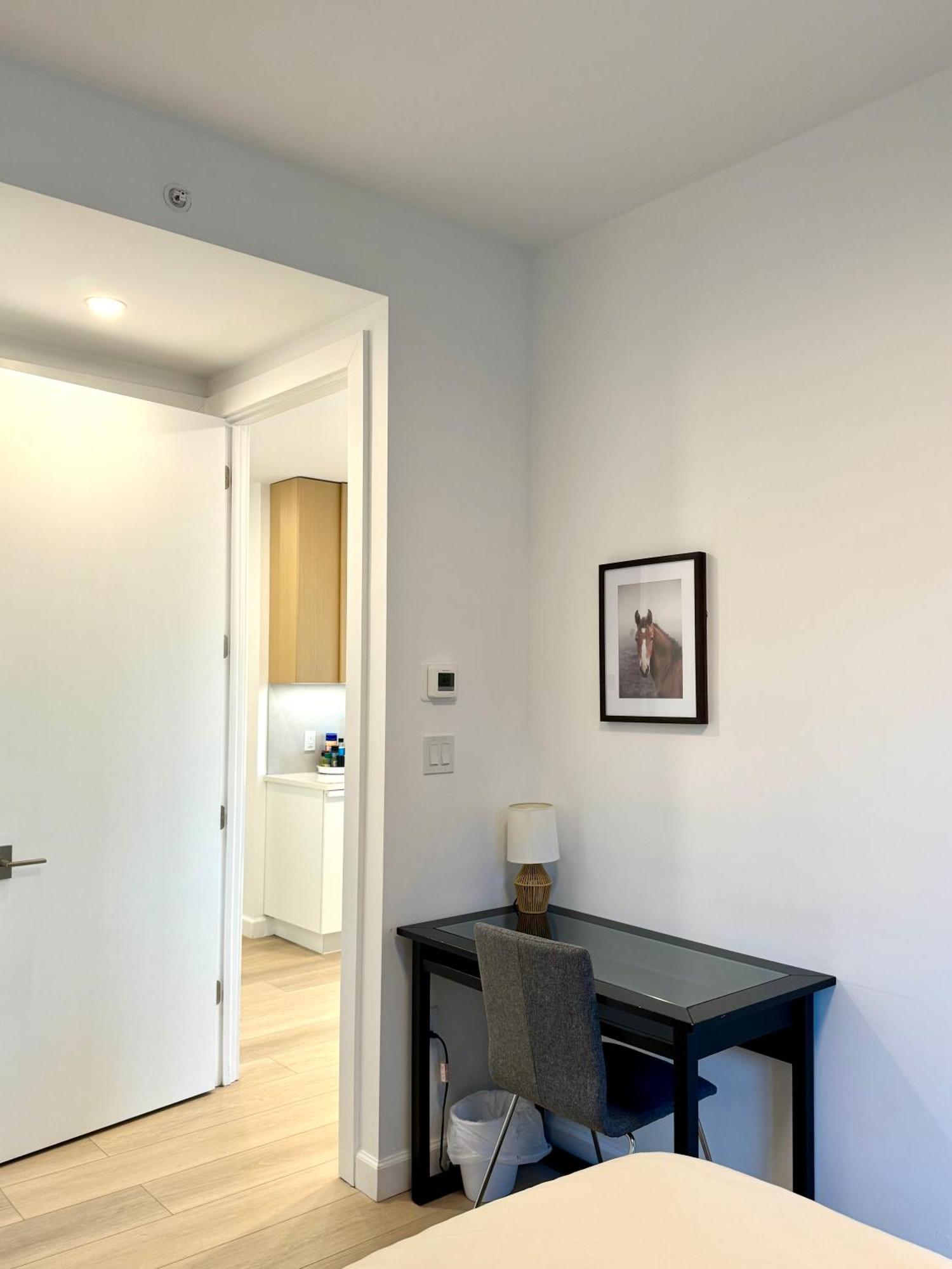 5 Mins To Midtown New Luxury Corner 2b2b With Amazing View Apartment