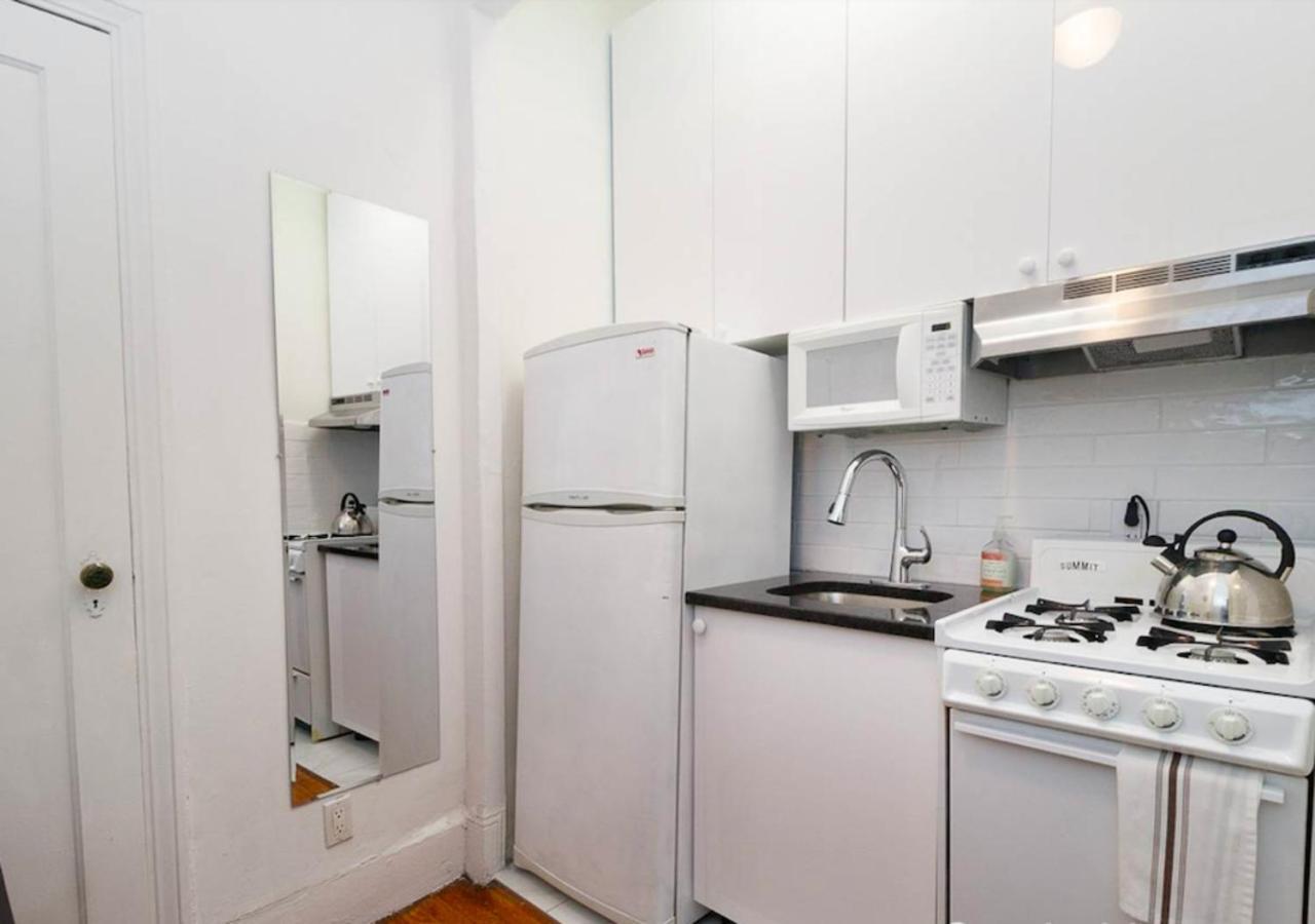 Outdoor Space Washer Dryer Dishwasher 3beds Apt, June To Aug 90 Days Required Apartment *