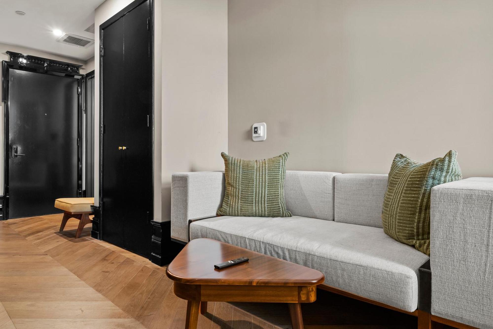 Freeman 602 By Rove Travel - With Shared Amenities