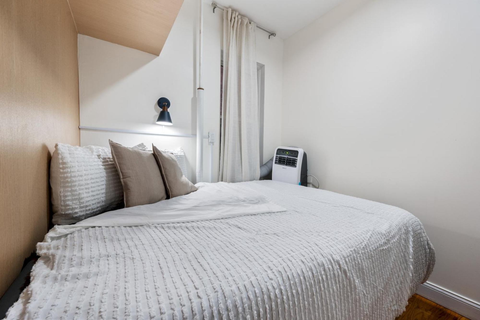 Spacious 2br On The Upper East Side Steps From Park Apartment *