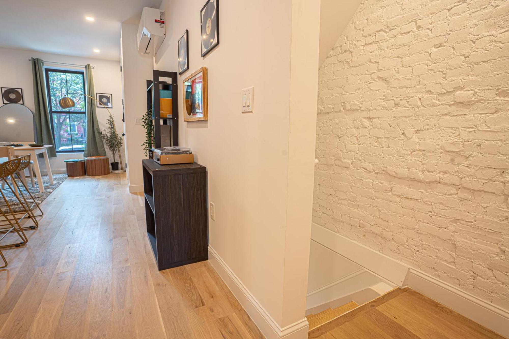 Apartment Stylish 2bd Brooklyn Retreat With Backyard & Basement