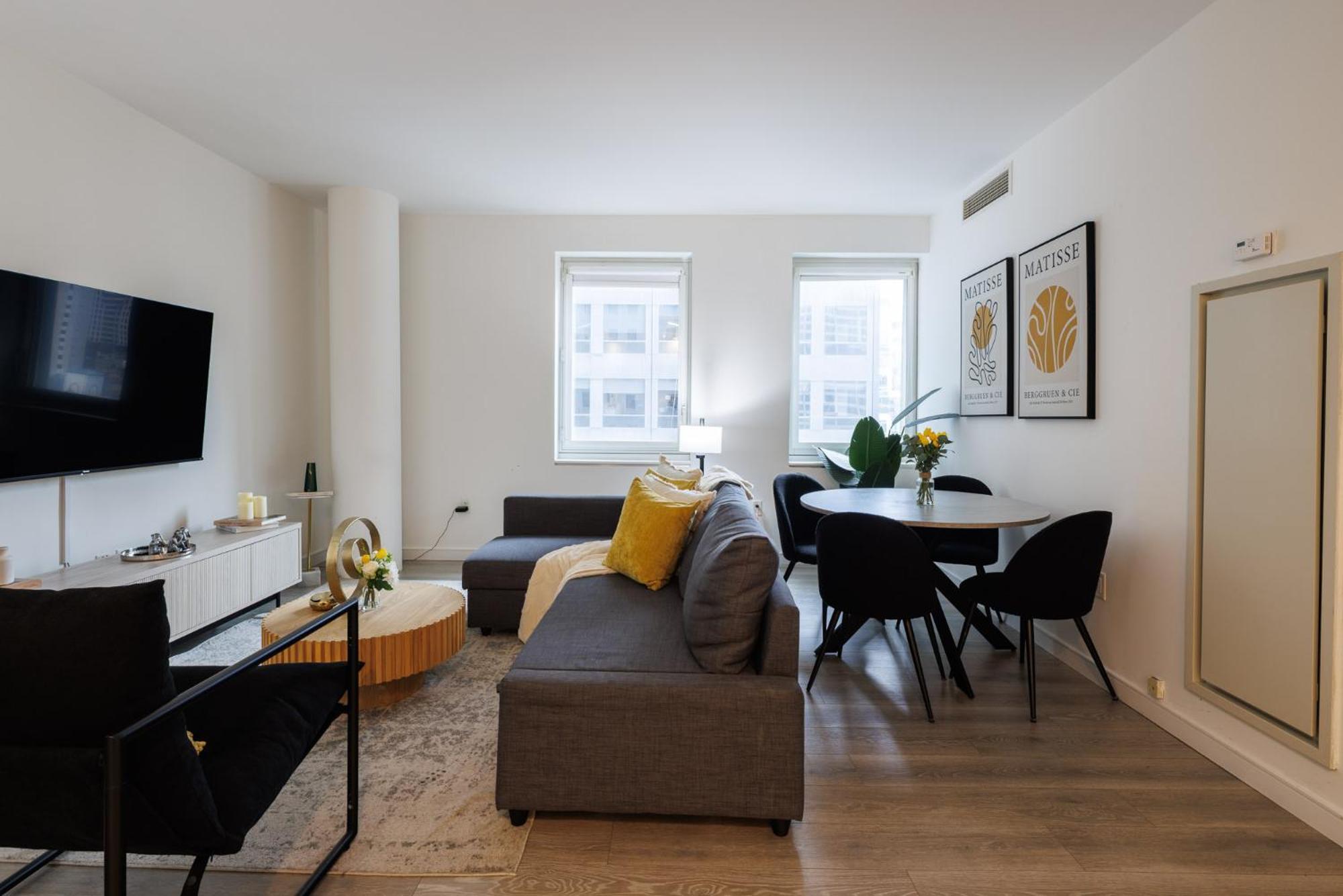 Stylish Nyc Haven Steps To Broadway & Dining Apartment *