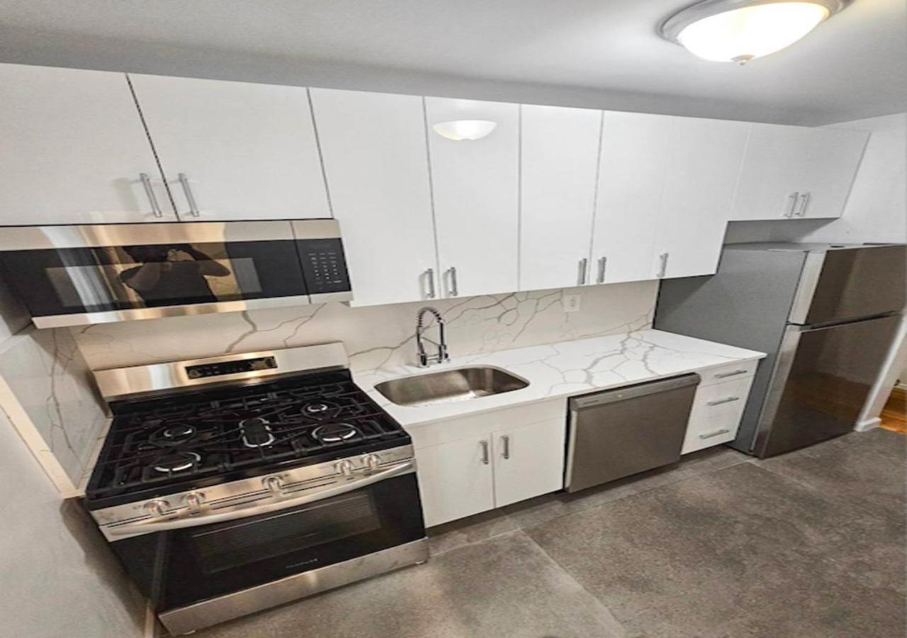 Midtown West 3 Bedroom Washer Dryer And Dishwasher Apartment New York