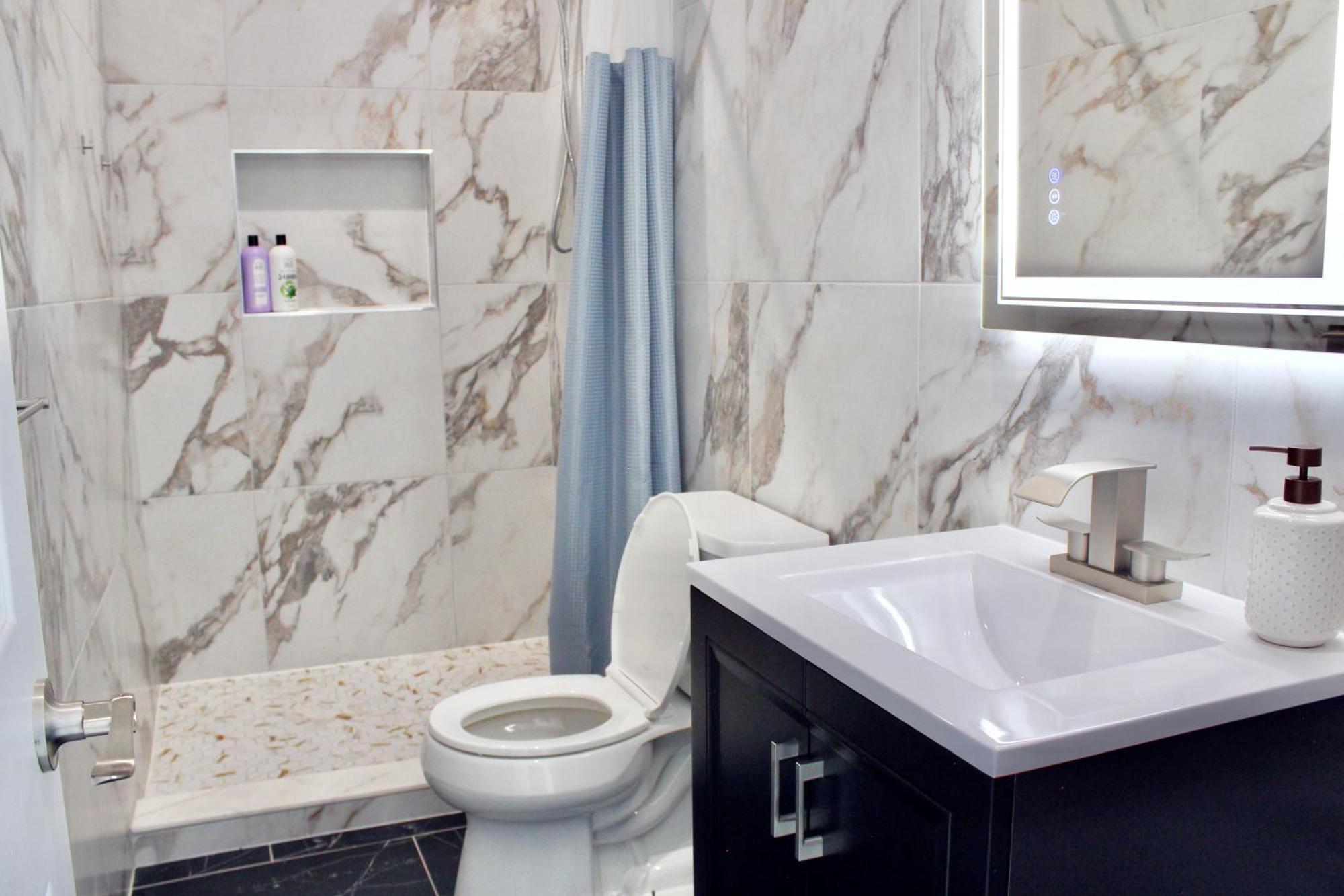 Apartment 15 Minutes From Manhattan 2-bedroom In Lic Astoria Queens New York