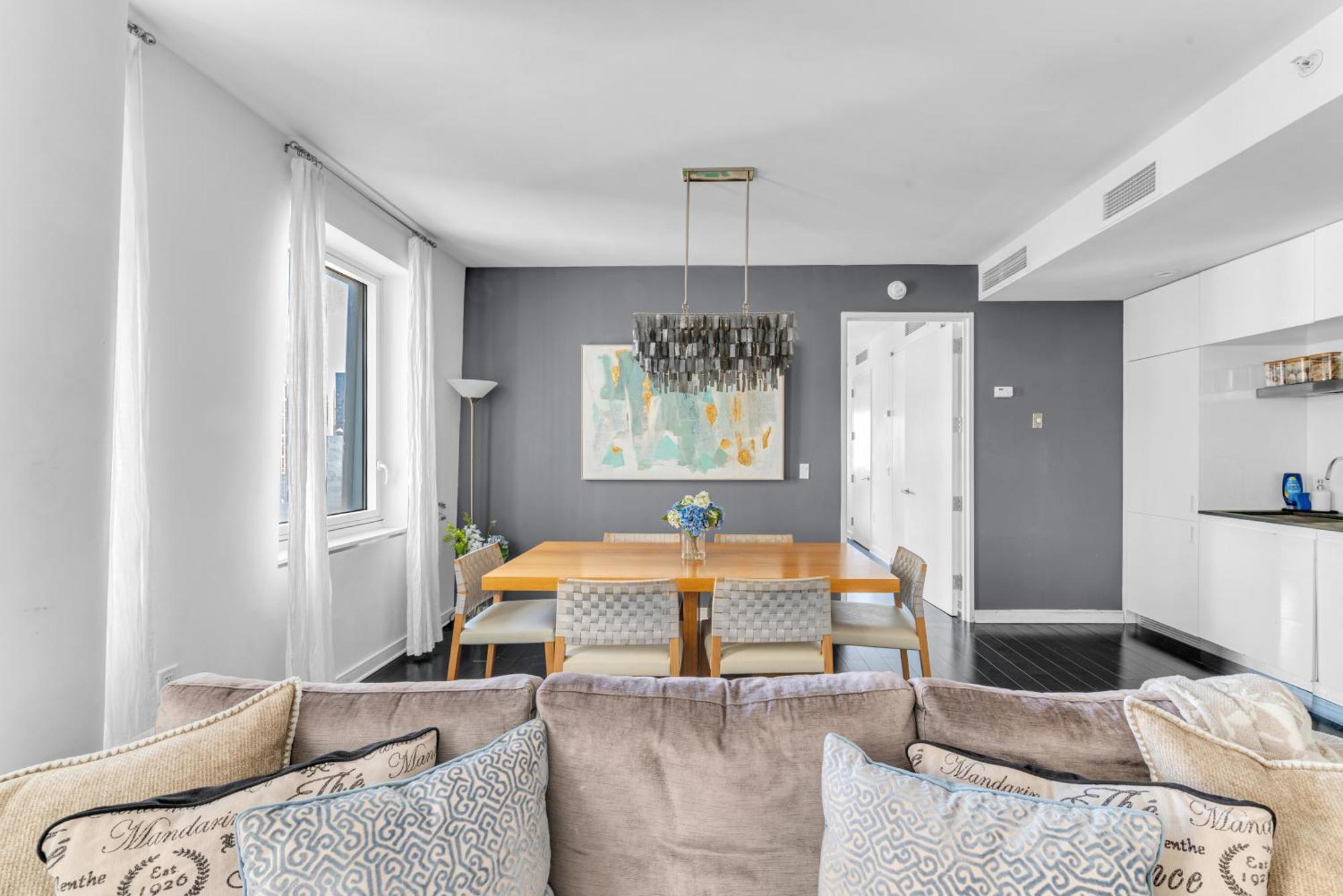 Elegant Midtown Retreat, Views, Steps To Times Square Apartment