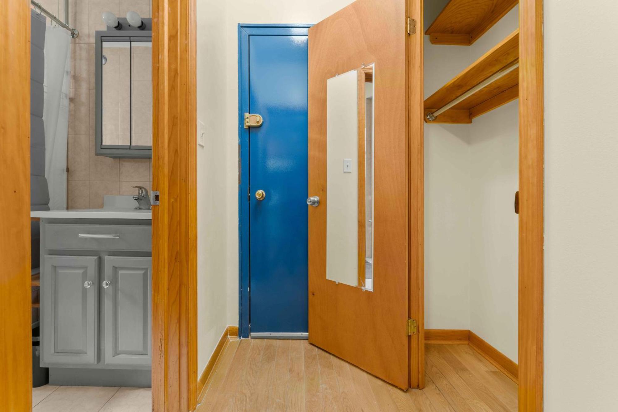 Immaculate Furnished 1-bedroom Apartment *