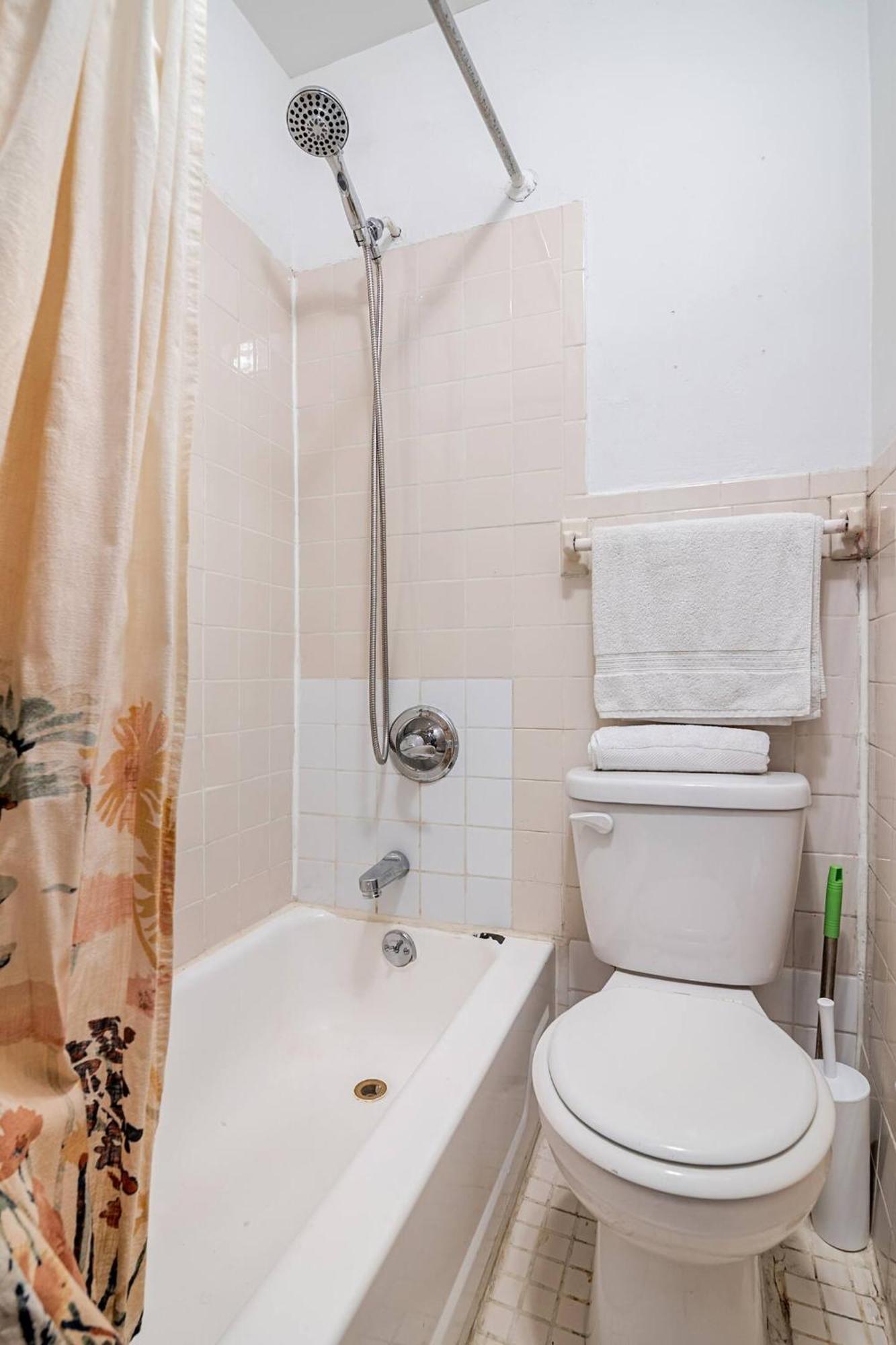 89-2r 1br Upper East Side Apartment New York