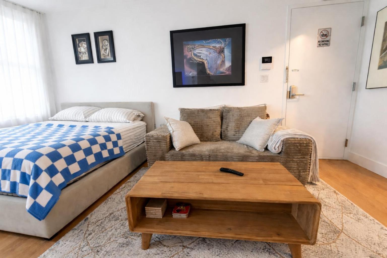 Modern With Private Bathroom And Kitchen *