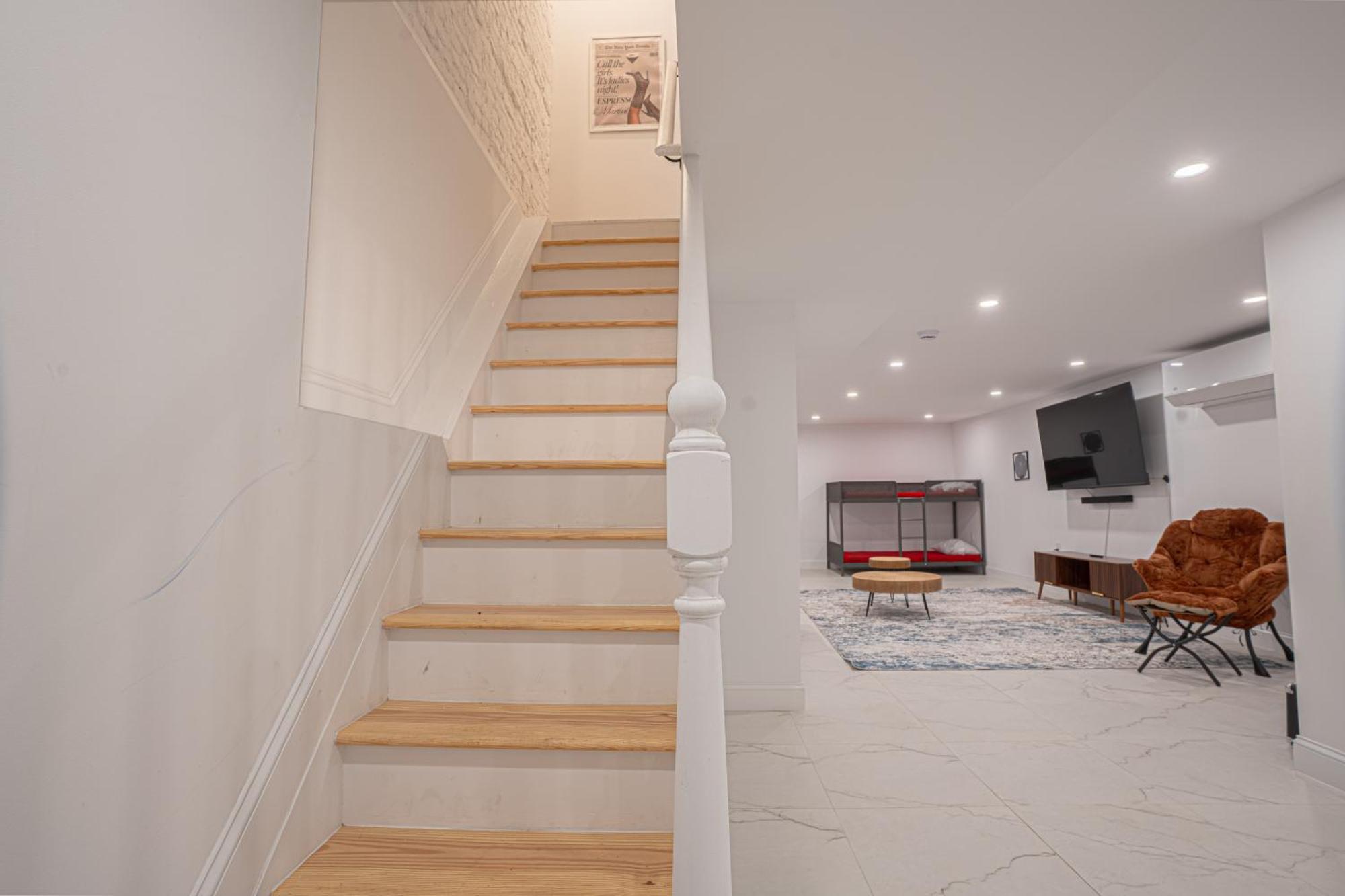Stylish 2bd Brooklyn Retreat With Backyard & Basement