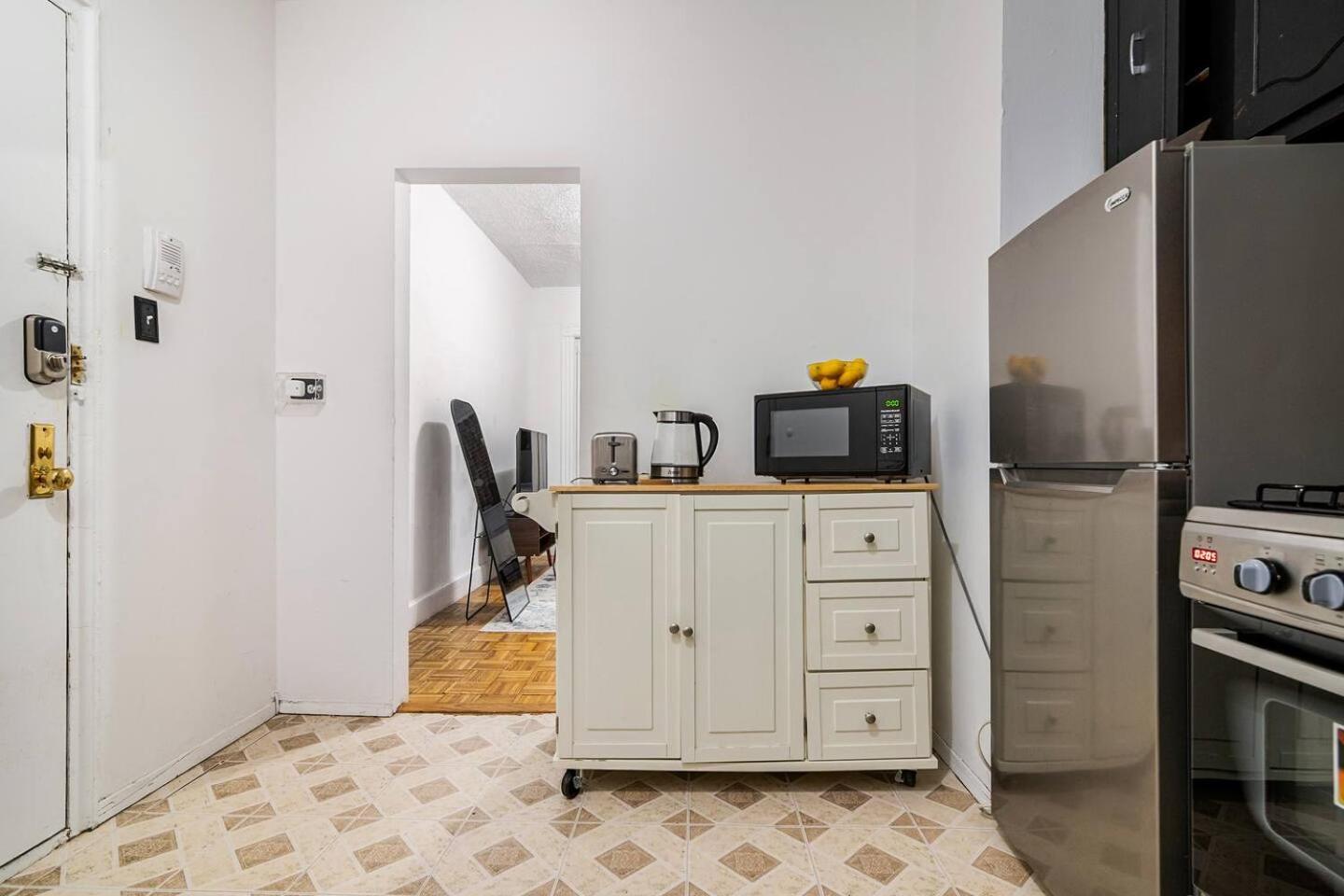 Apartment 89-2r 1br Upper East Side *