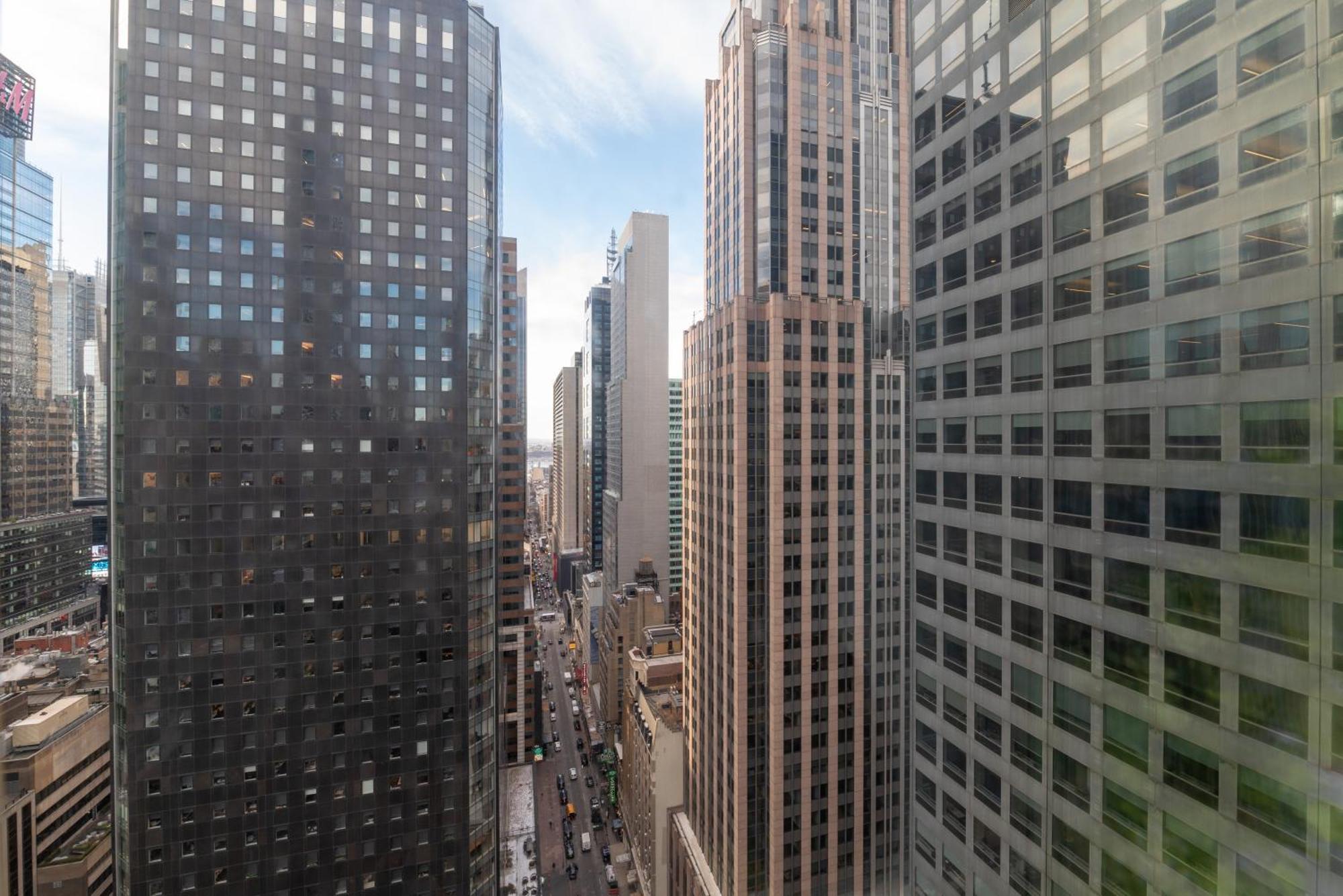 Apartment Elegant Midtown Retreat, Views, Steps To Times Square *