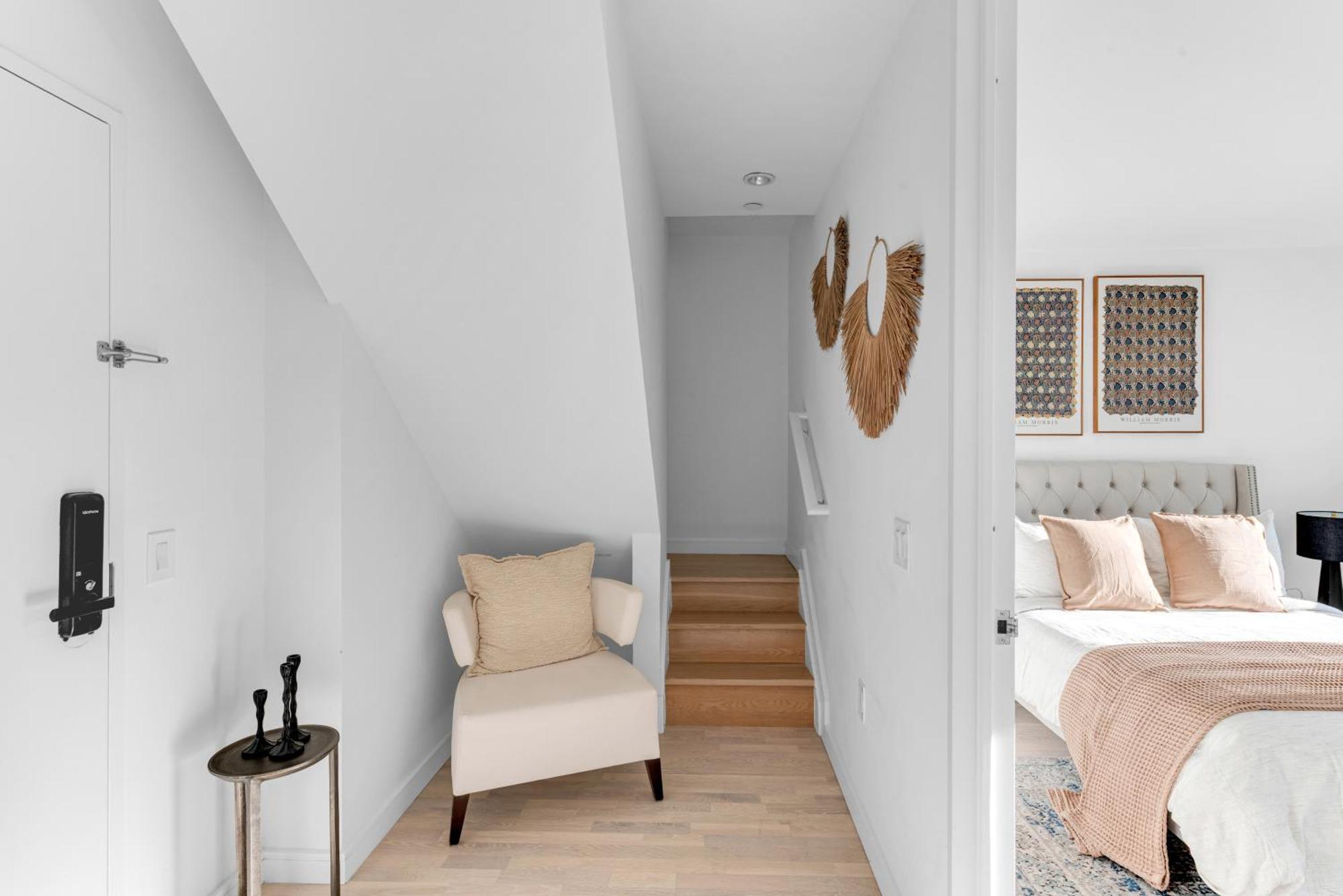 Lavish Two-story Retreat In The Heart Of Manhattan New York