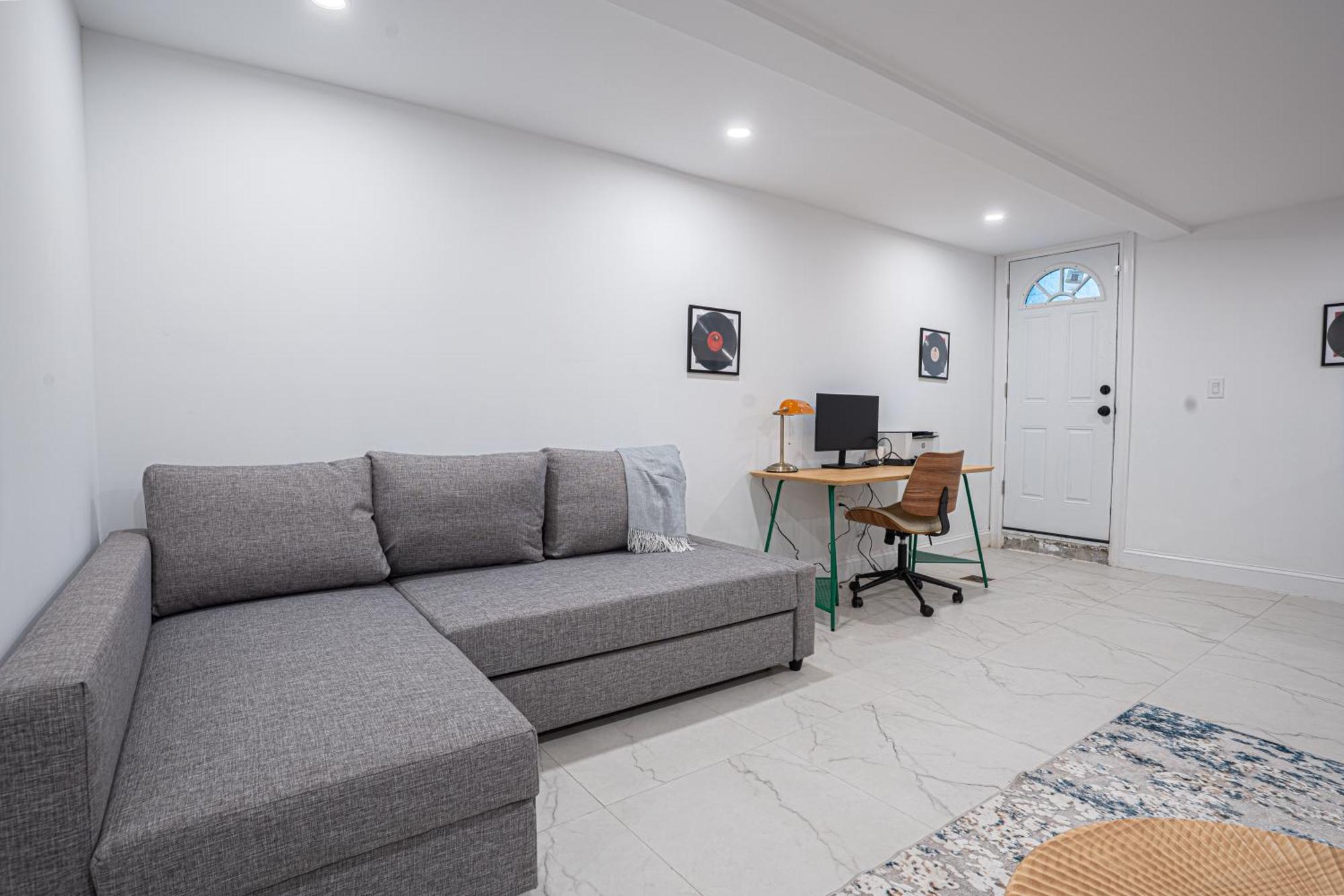 Stylish 2bd Brooklyn Retreat With Backyard & Basement Apartment