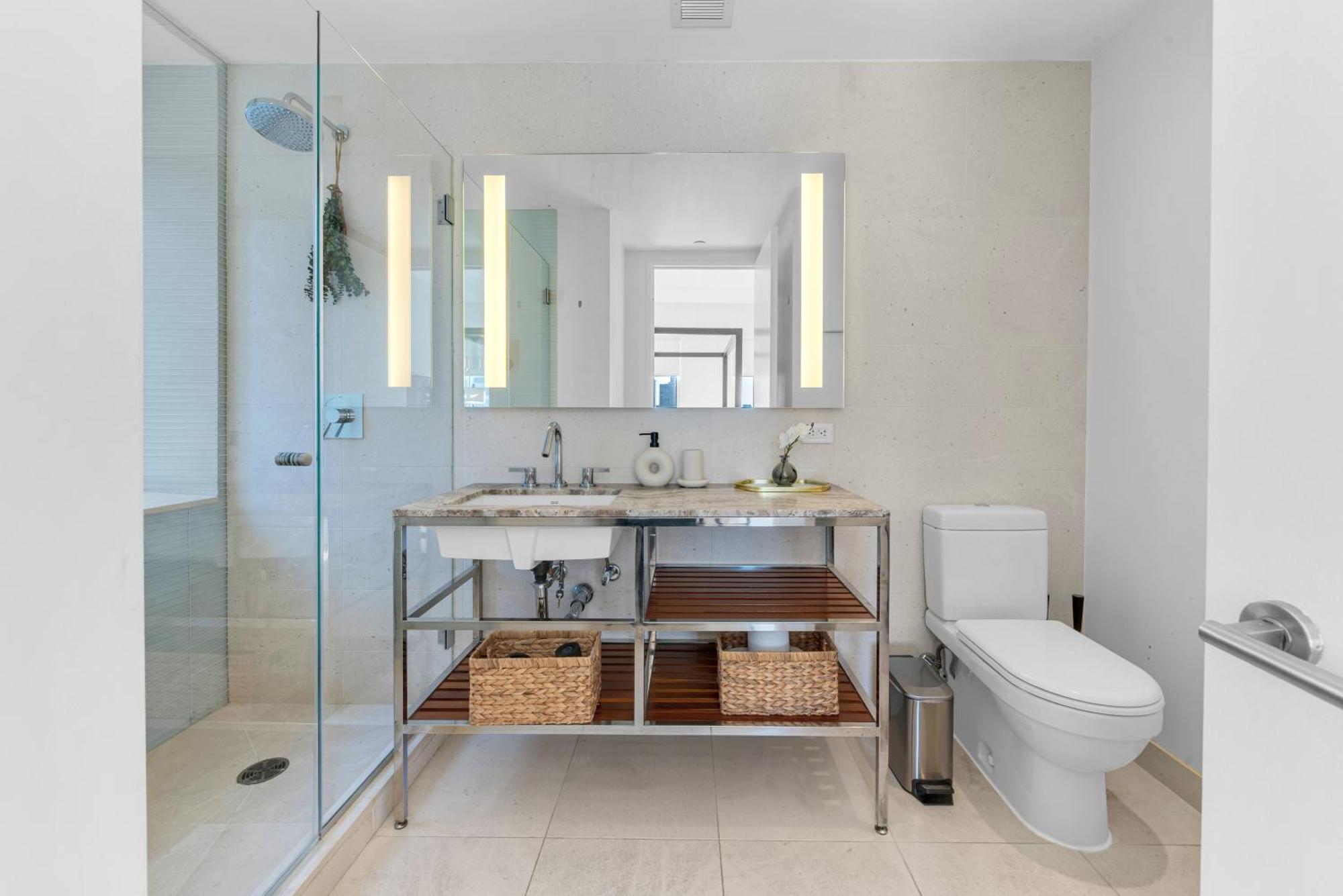 Apartment Lavish Two-story Retreat In The Heart Of Manhattan