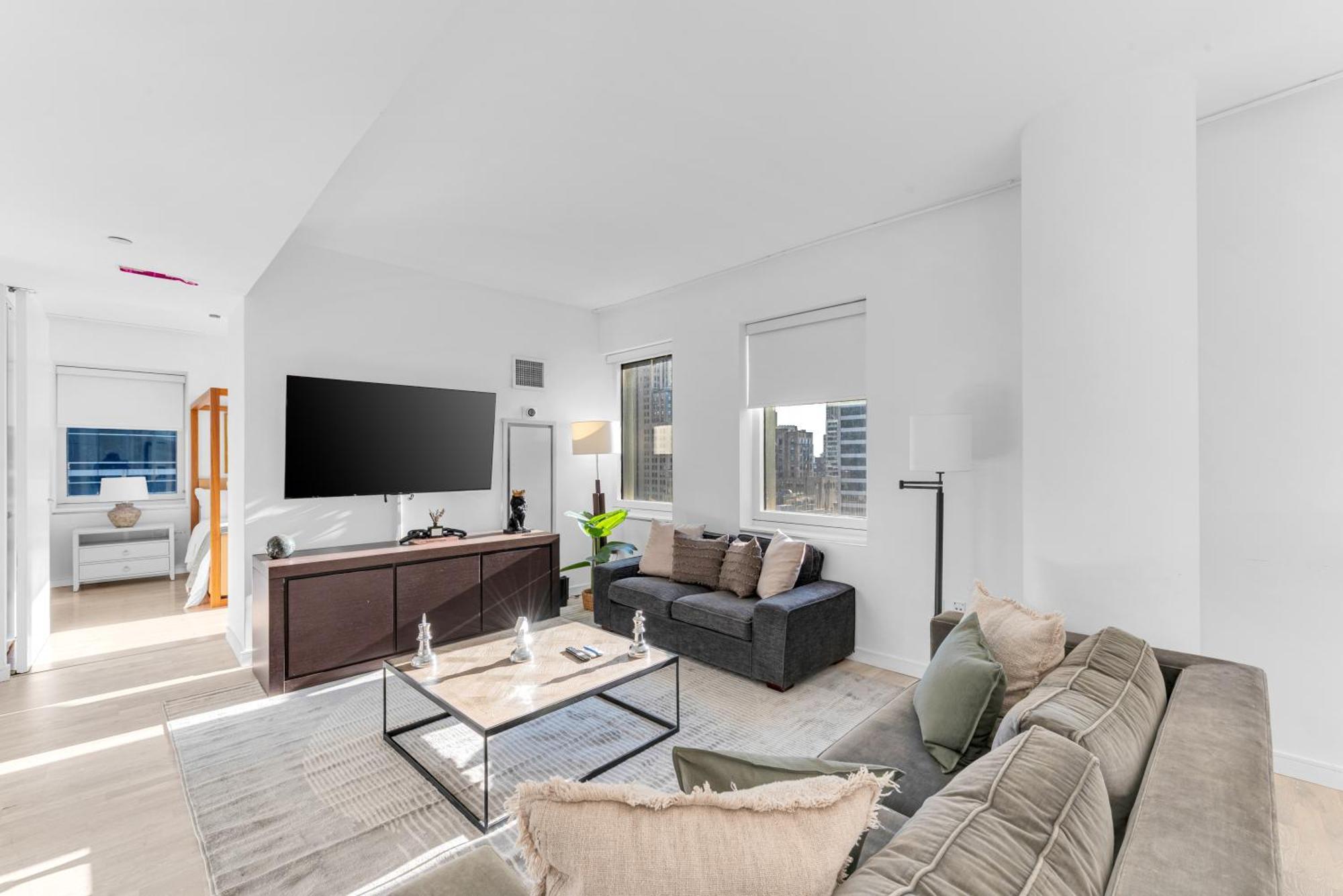 Apartment Lavish Two-story Retreat In The Heart Of Manhattan