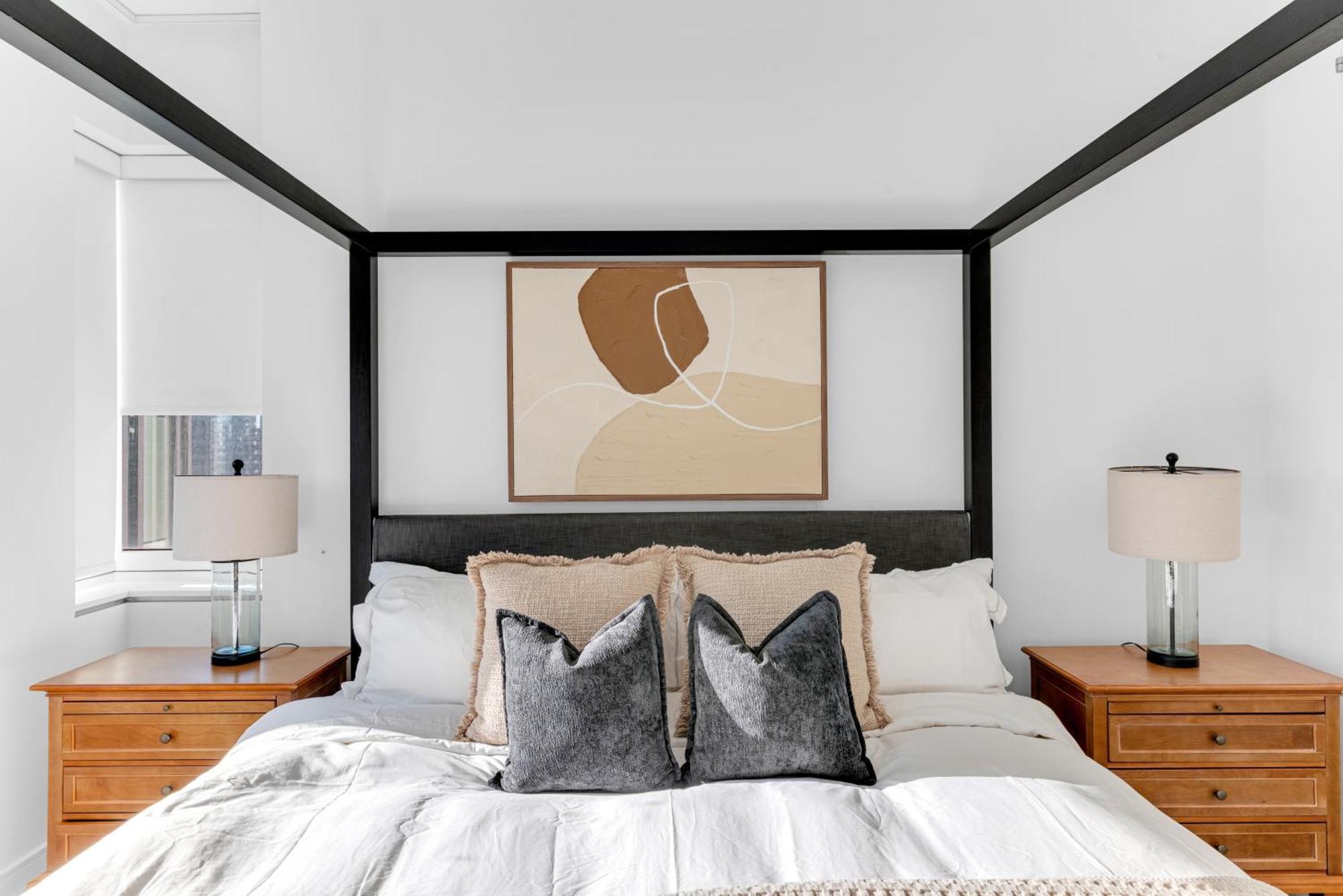 Lavish Two-story Retreat In The Heart Of Manhattan Apartment *