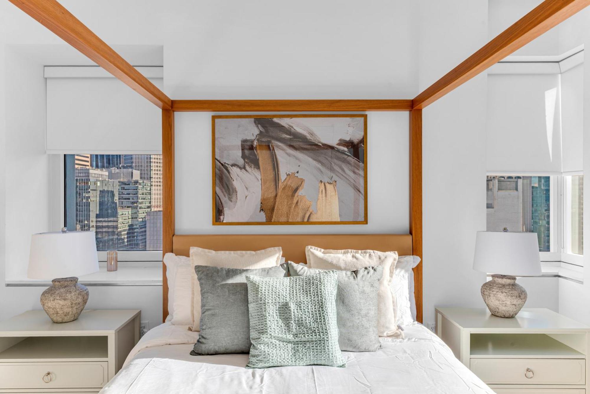 Lavish Two-story Retreat In The Heart Of Manhattan Apartment