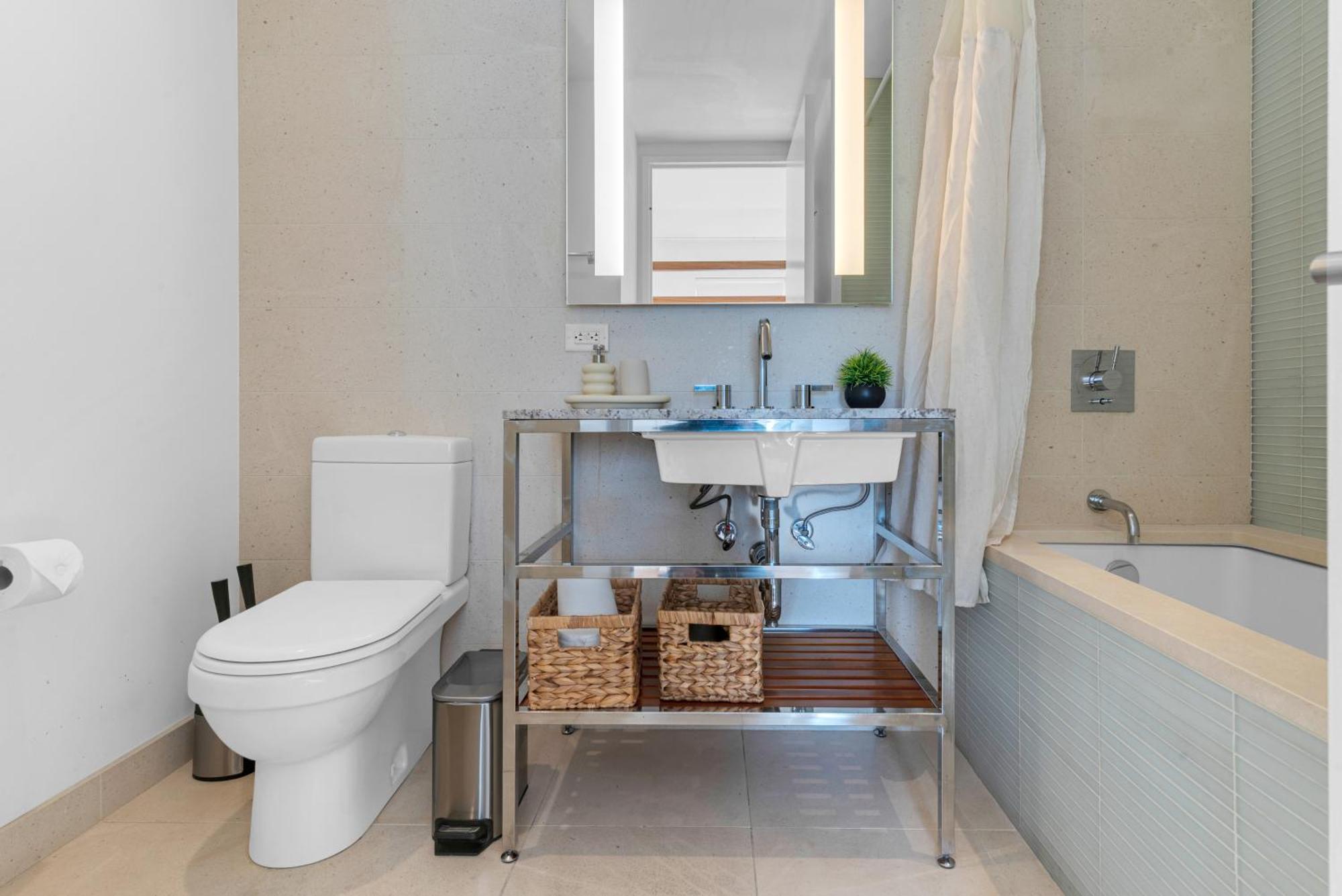 Lavish Two-story Retreat In The Heart Of Manhattan Apartment