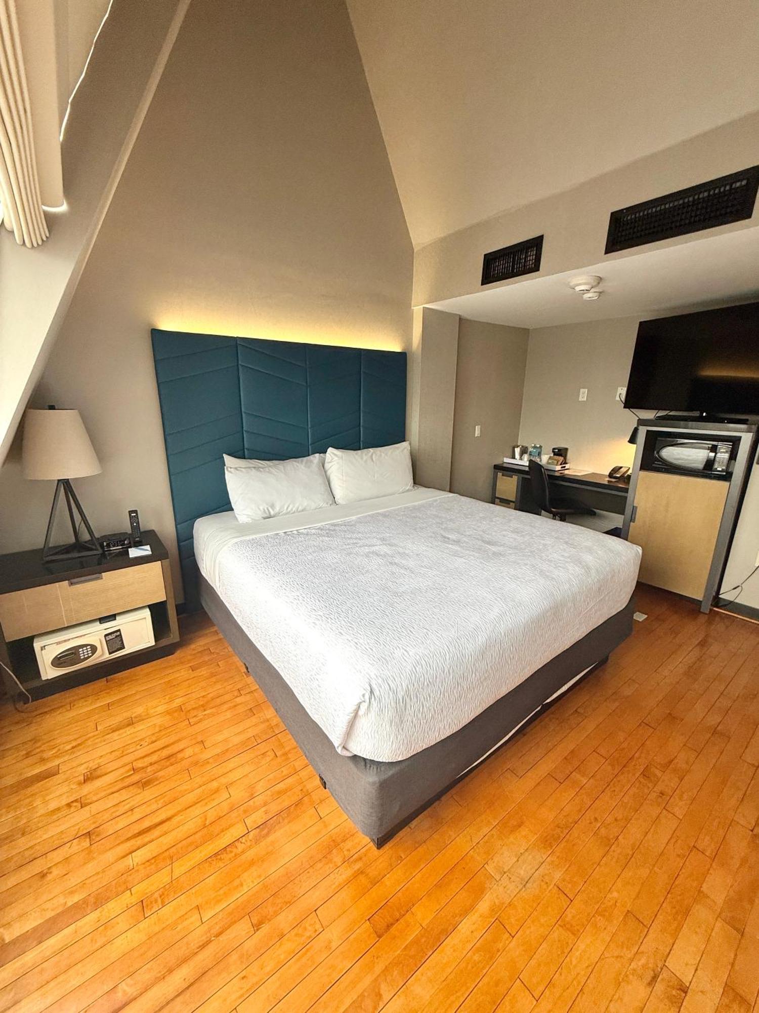 Hotel Four Points By Sheraton Manhattan Soho Village 3*