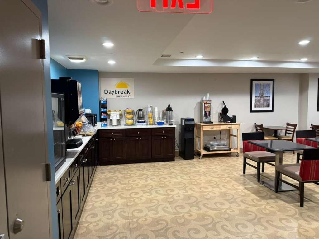 Days By Wyndham Brooklyn Marine Park 3*