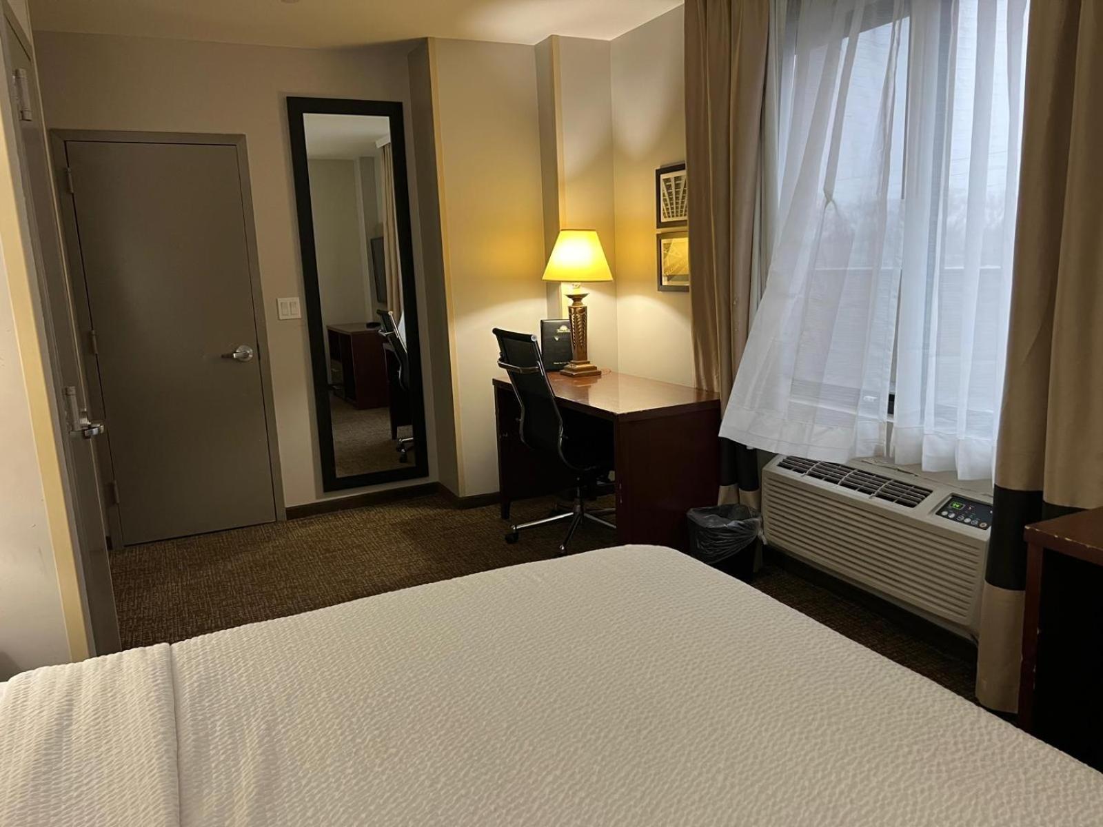 Days By Wyndham Brooklyn Marine Park Hotel