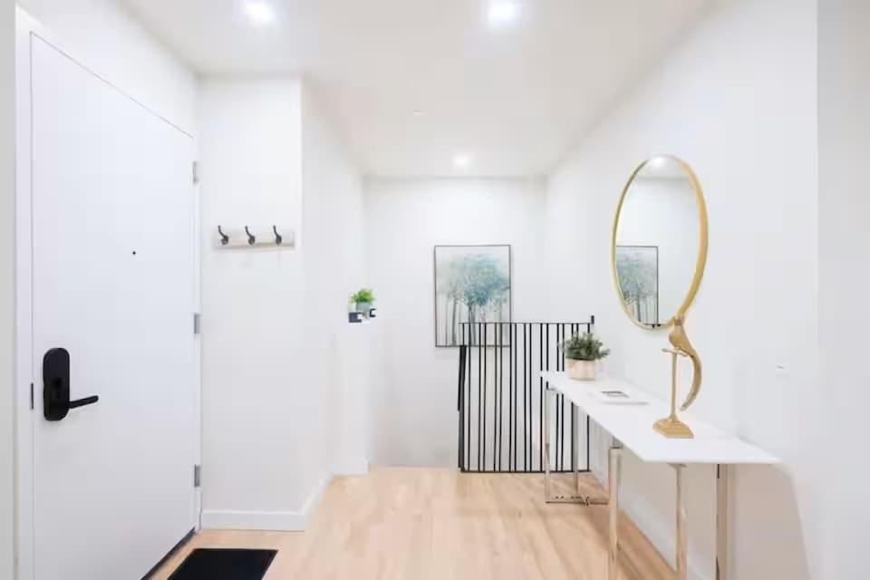 Luxury 2br Duplex 5min To Park Apartment