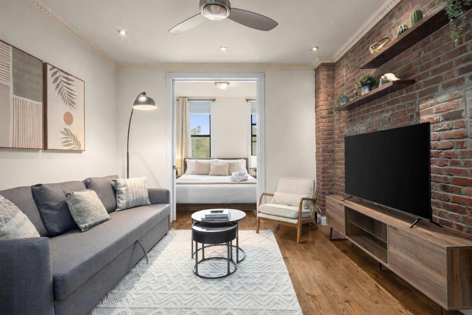 Apartment Stylish East Side Escape Steps From Fun *