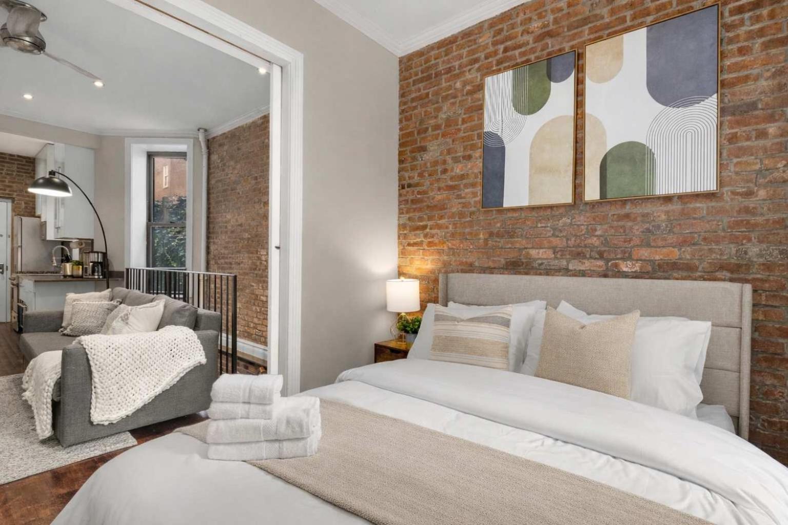 Apartment Sophisticated In Vibrant Manhattan