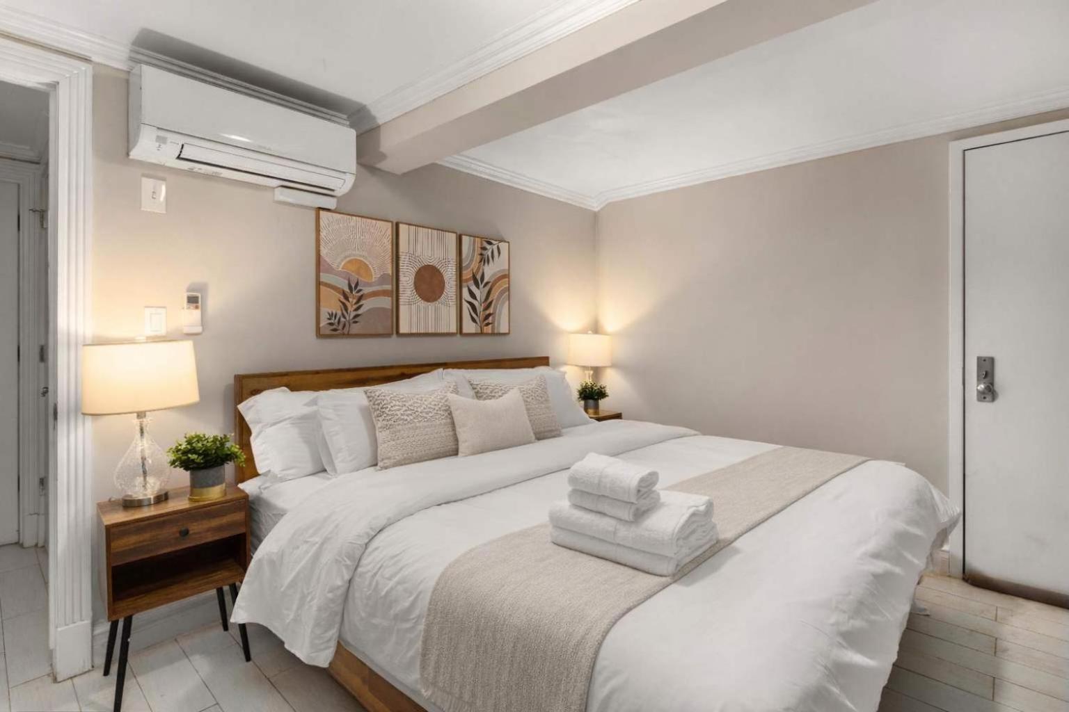 Apartment Sophisticated In Vibrant Manhattan