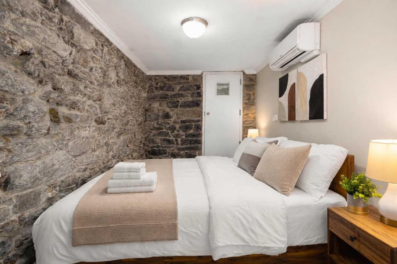 Sophisticated In Vibrant Manhattan *