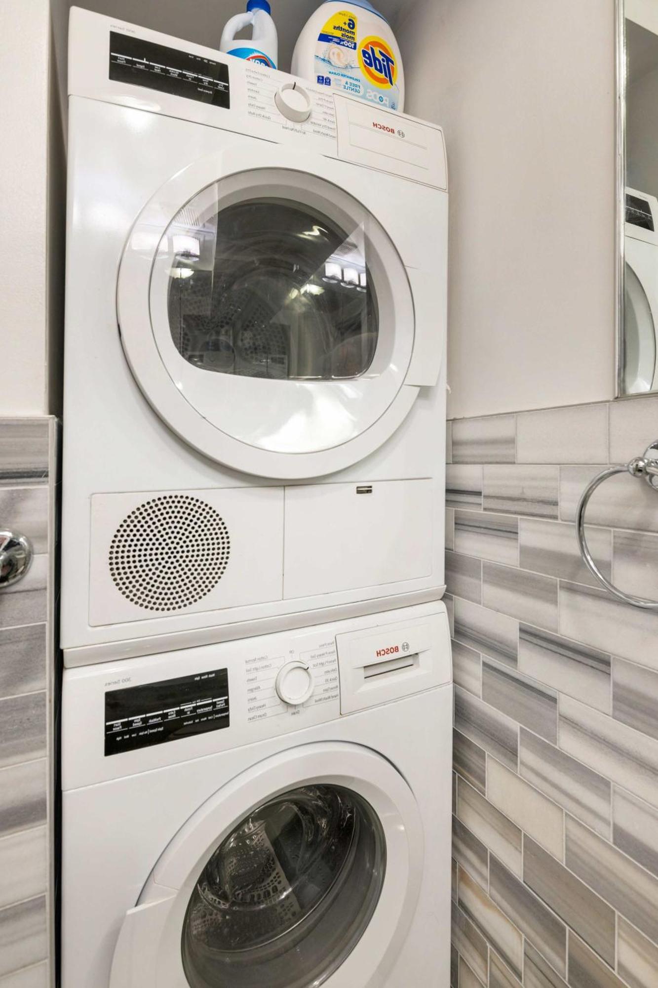 Sophisticated In Vibrant Manhattan Apartment