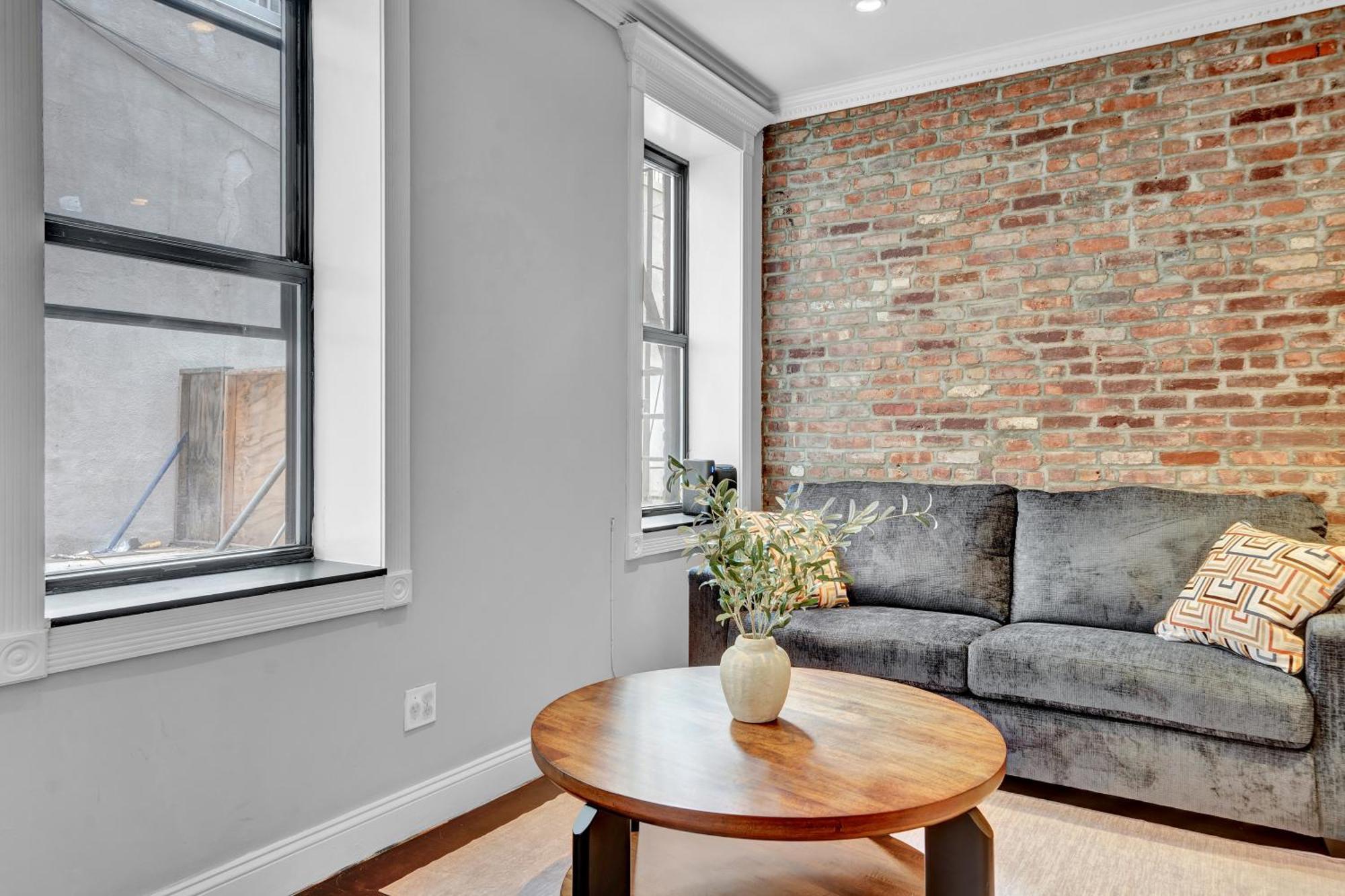 Gramercy - 3br 2ba Modern *