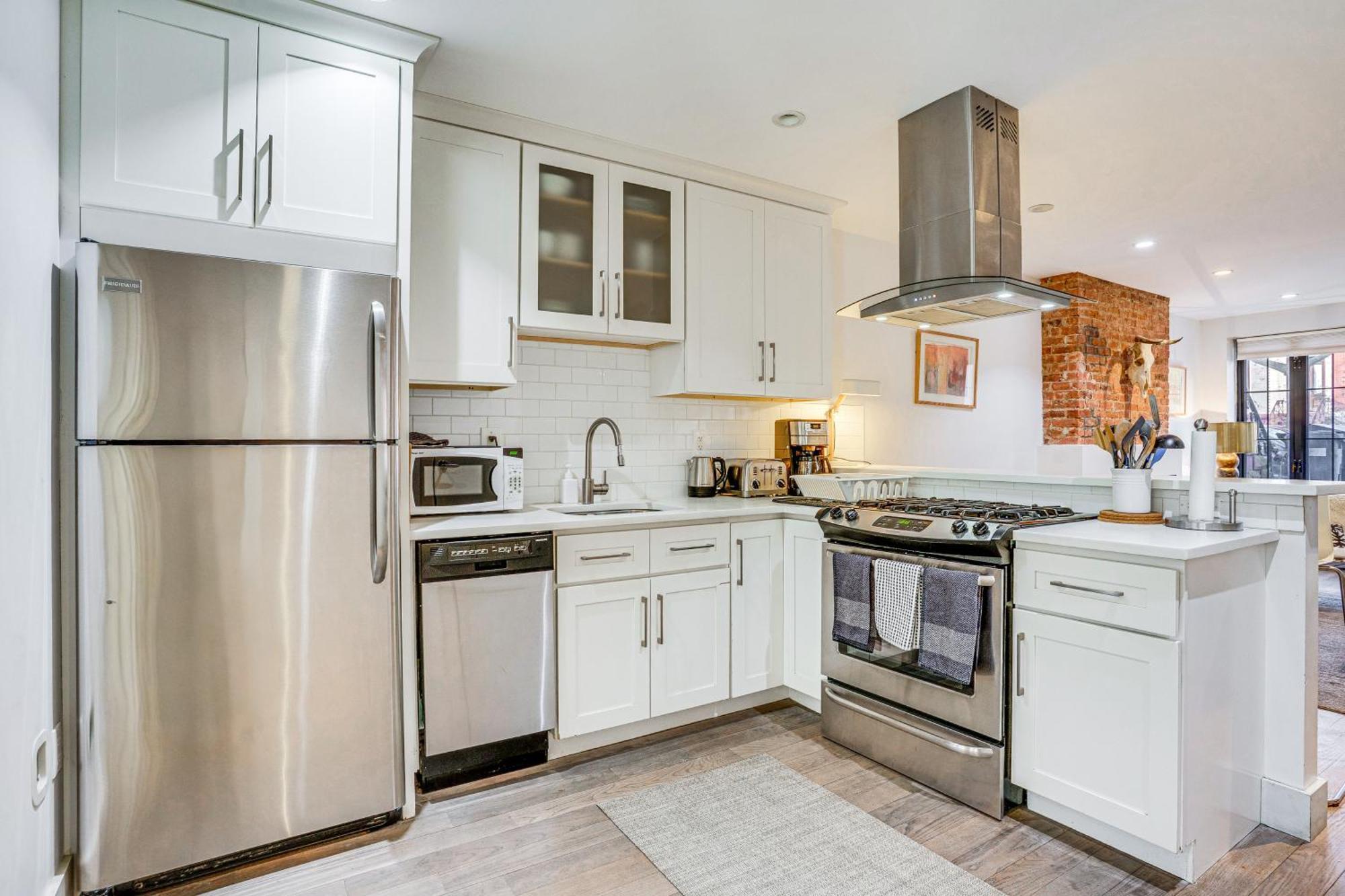 Shared Yard Space! Garden-level Unit In Bed-stuy Holiday home