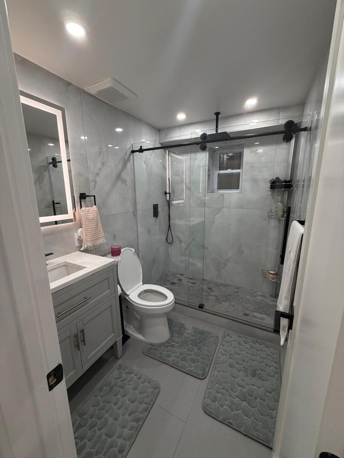 Pelham Parkway North * New York