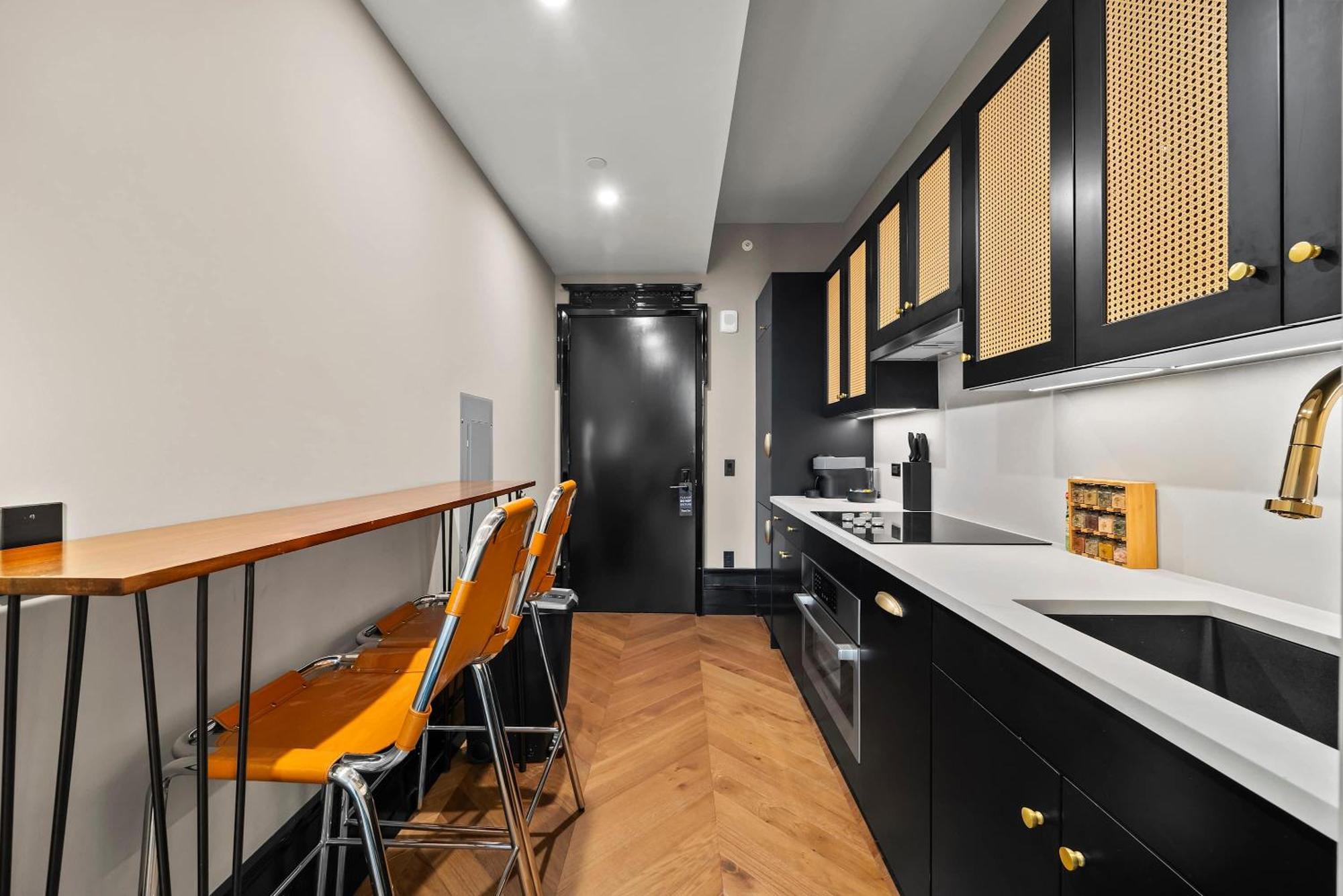 Freeman 801 By Rove Travel - With Shared Amenities