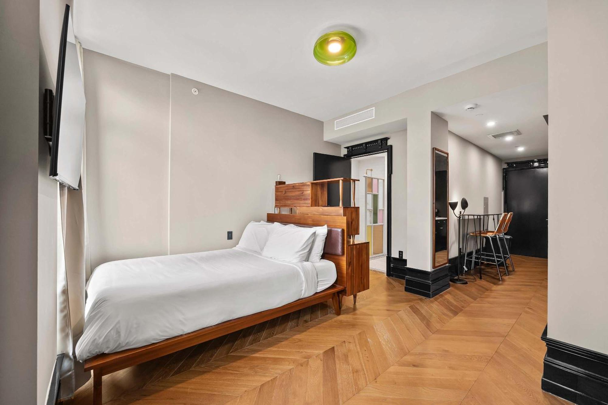 Freeman 801 By Rove Travel - With Shared Amenities