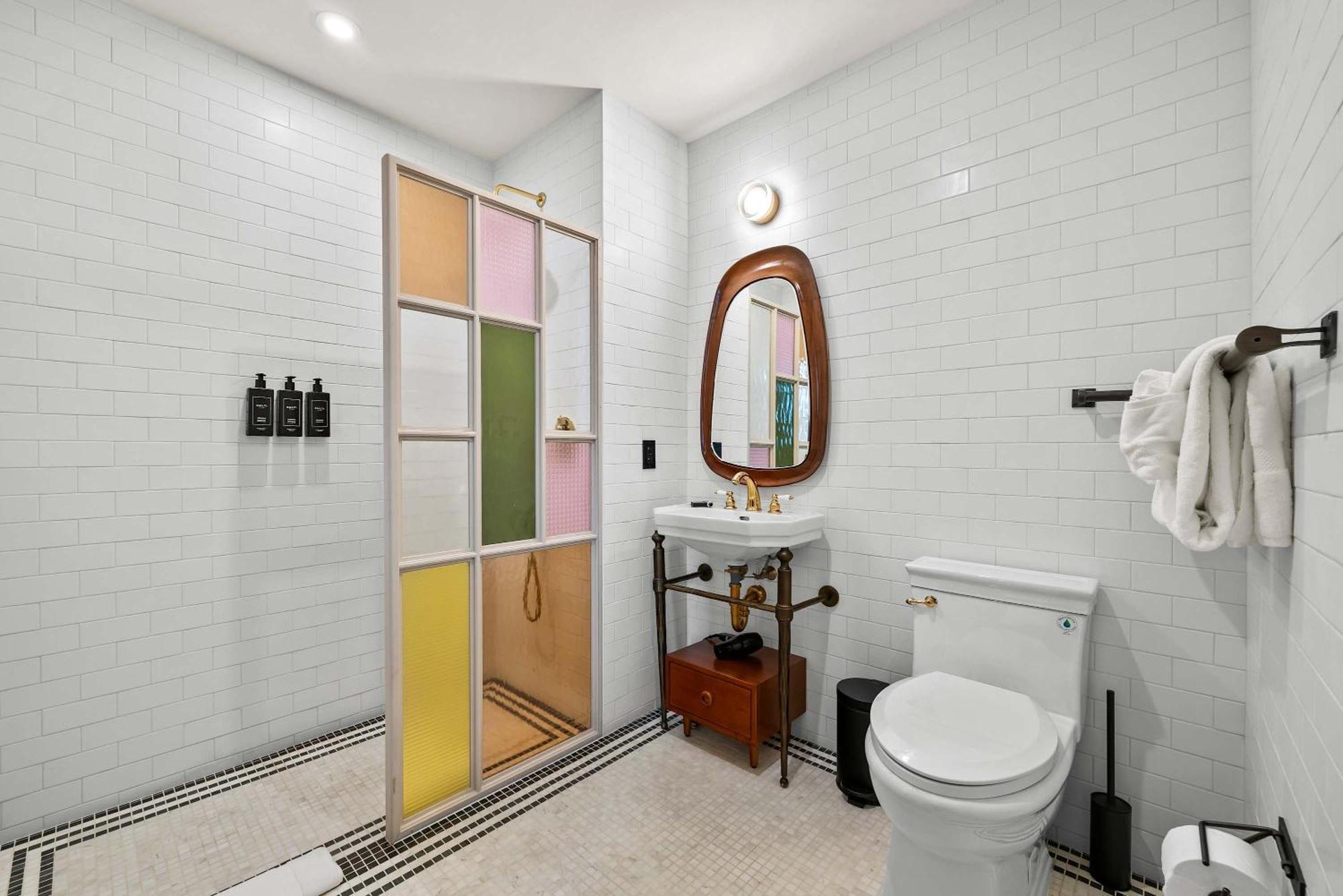 Freeman 801 By Rove Travel - With Shared Amenities * New York