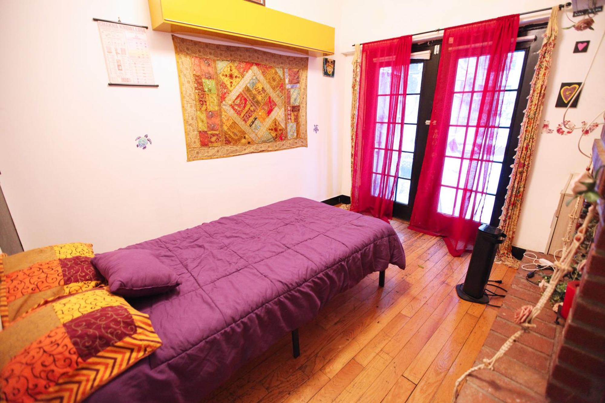 Homestay Beautiful And Spacious In Times Square!