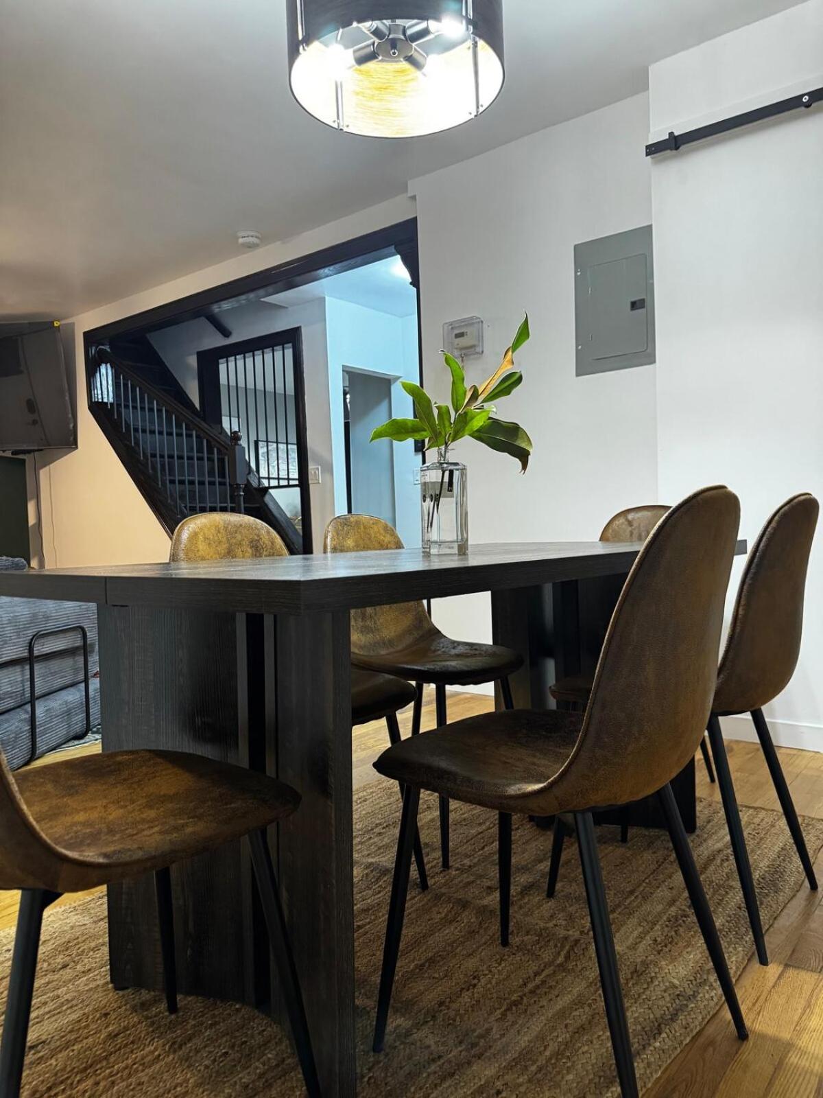 Staten Luxe, Modern Close To Nj, Nyc And Brooklyn! Holiday home New York
