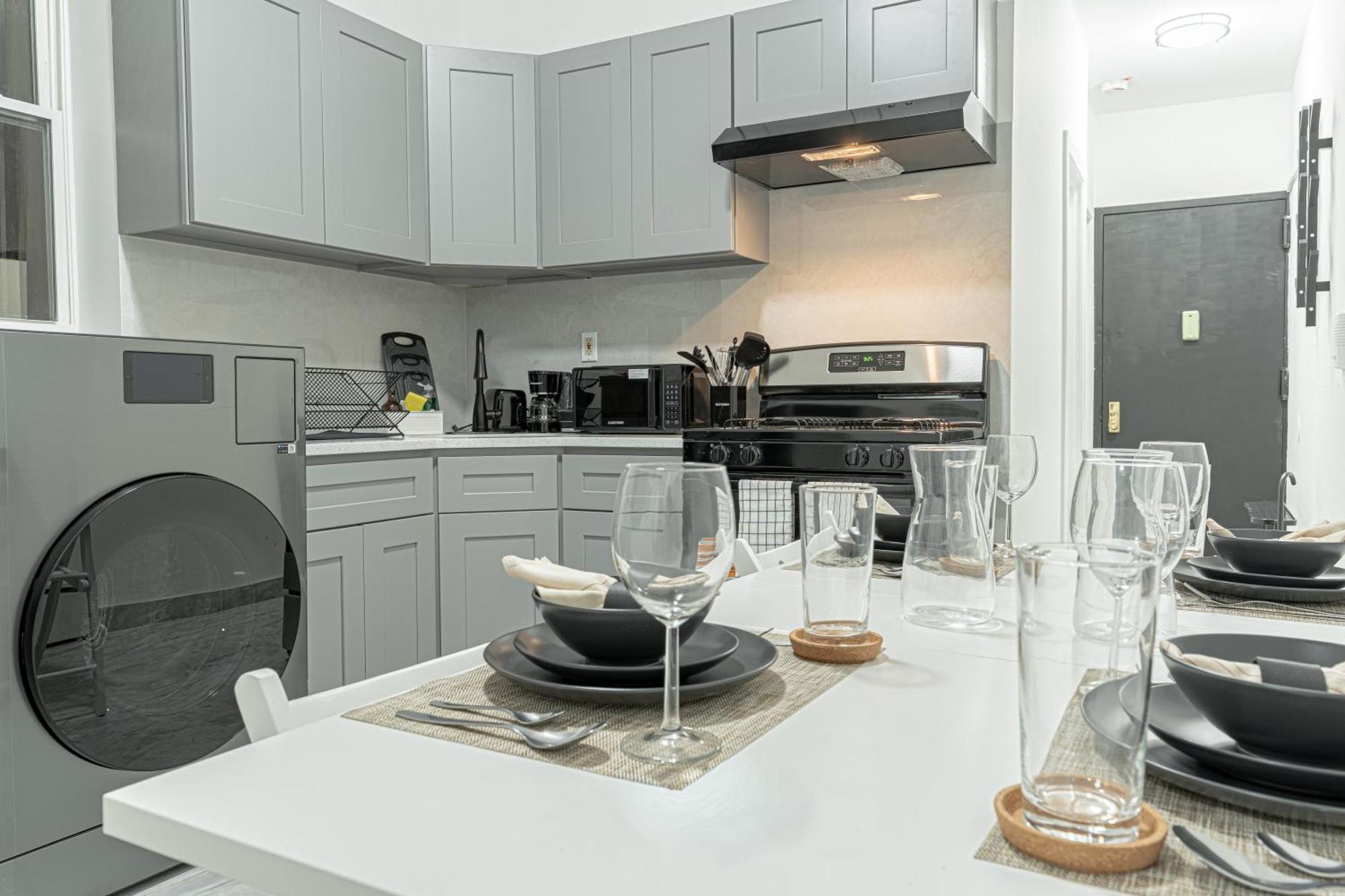 Modern 2br Retreat With Washer & Dryer - Near Subway & Lga