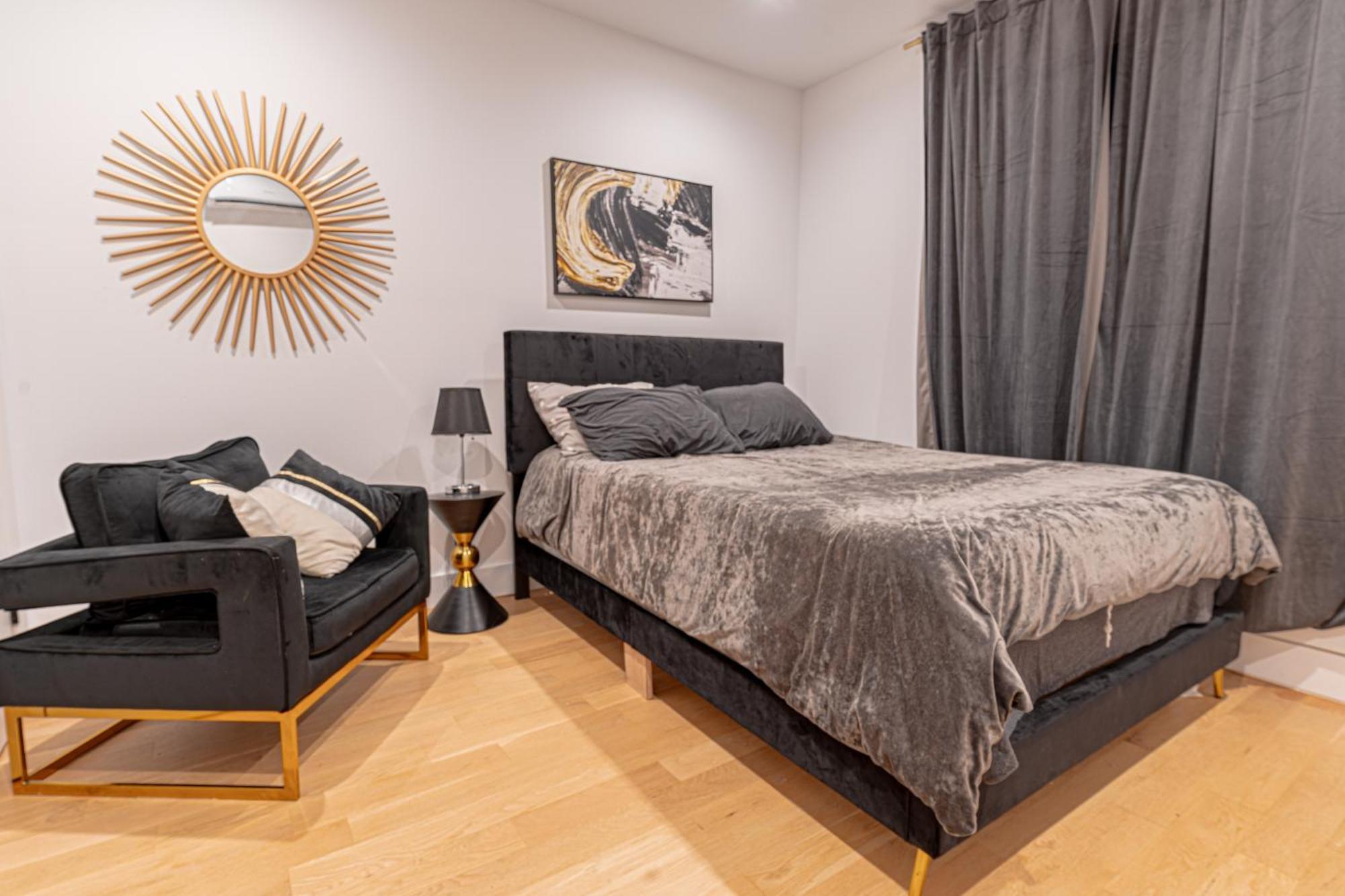 Modern Hideaway With 1br & Balcony