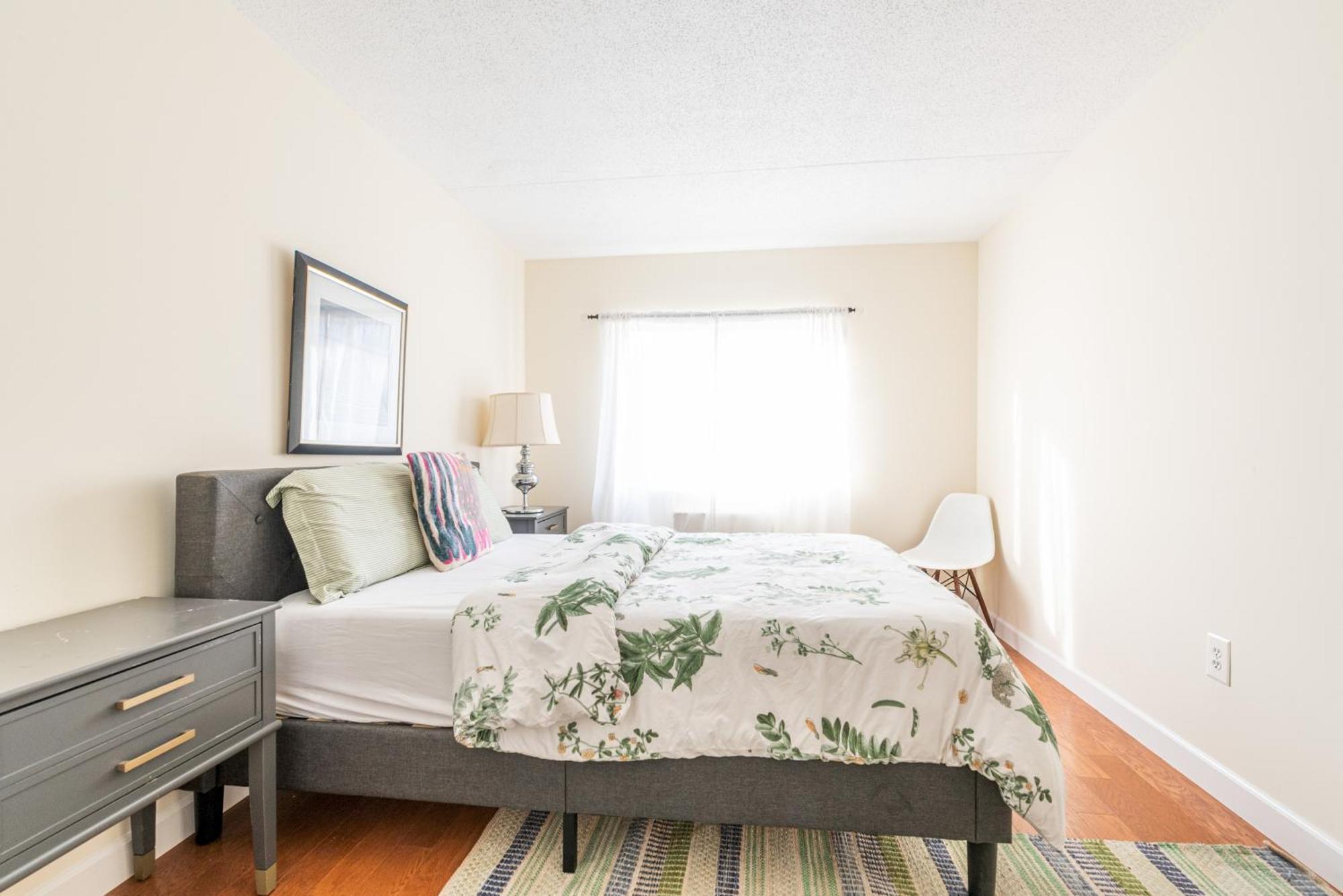 Stunning 3 Bed Fully Furnished * New York