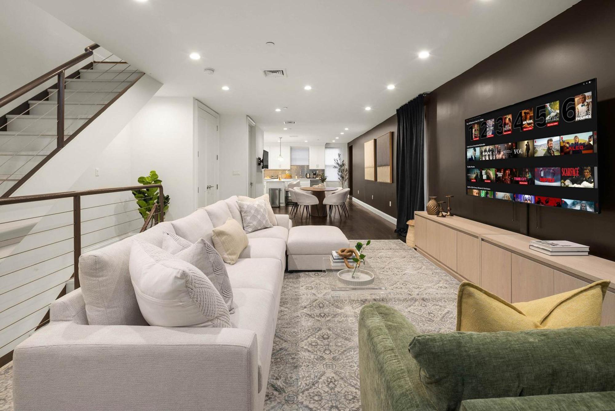 Stylish 3br Designer In Nyc Apartment