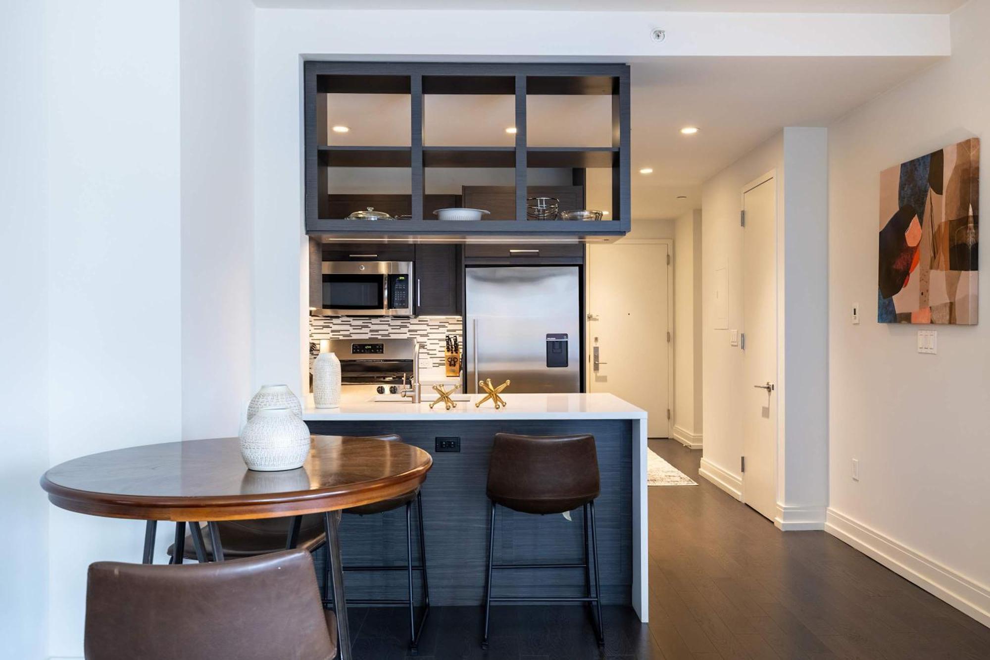 Modern Luxury Apartment *