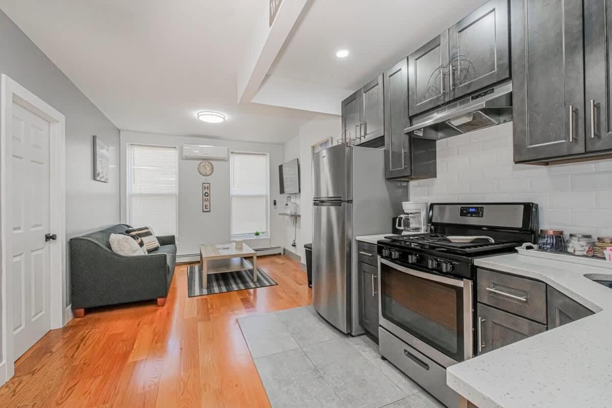 Spacious 3br With Quick Manhattan Access And Free Parking New York