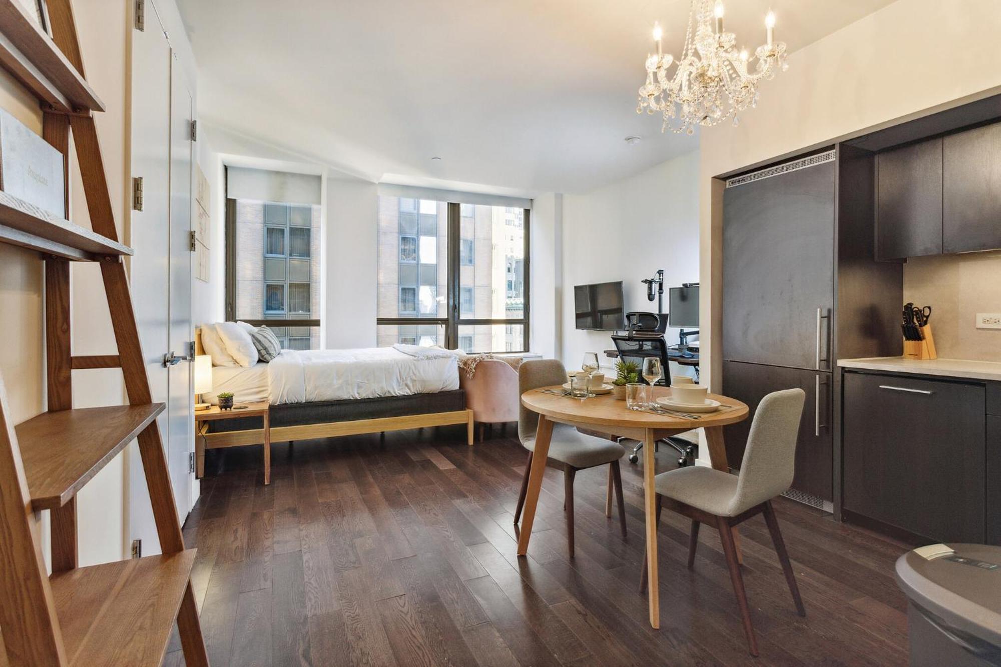 Apartment Fidi W Work Setup By Anyplace - 10250
