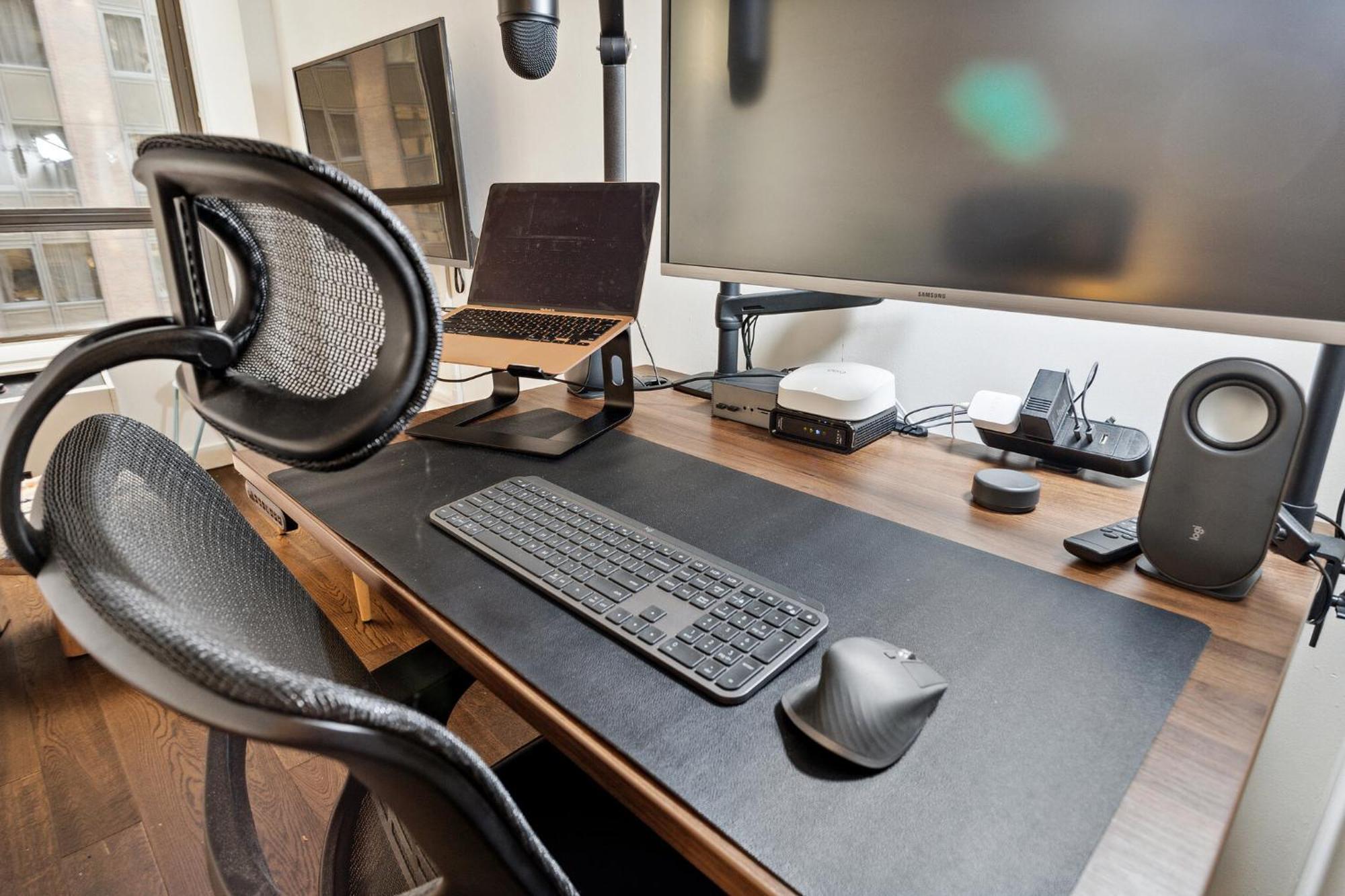 Fidi W Work Setup By Anyplace - 10250